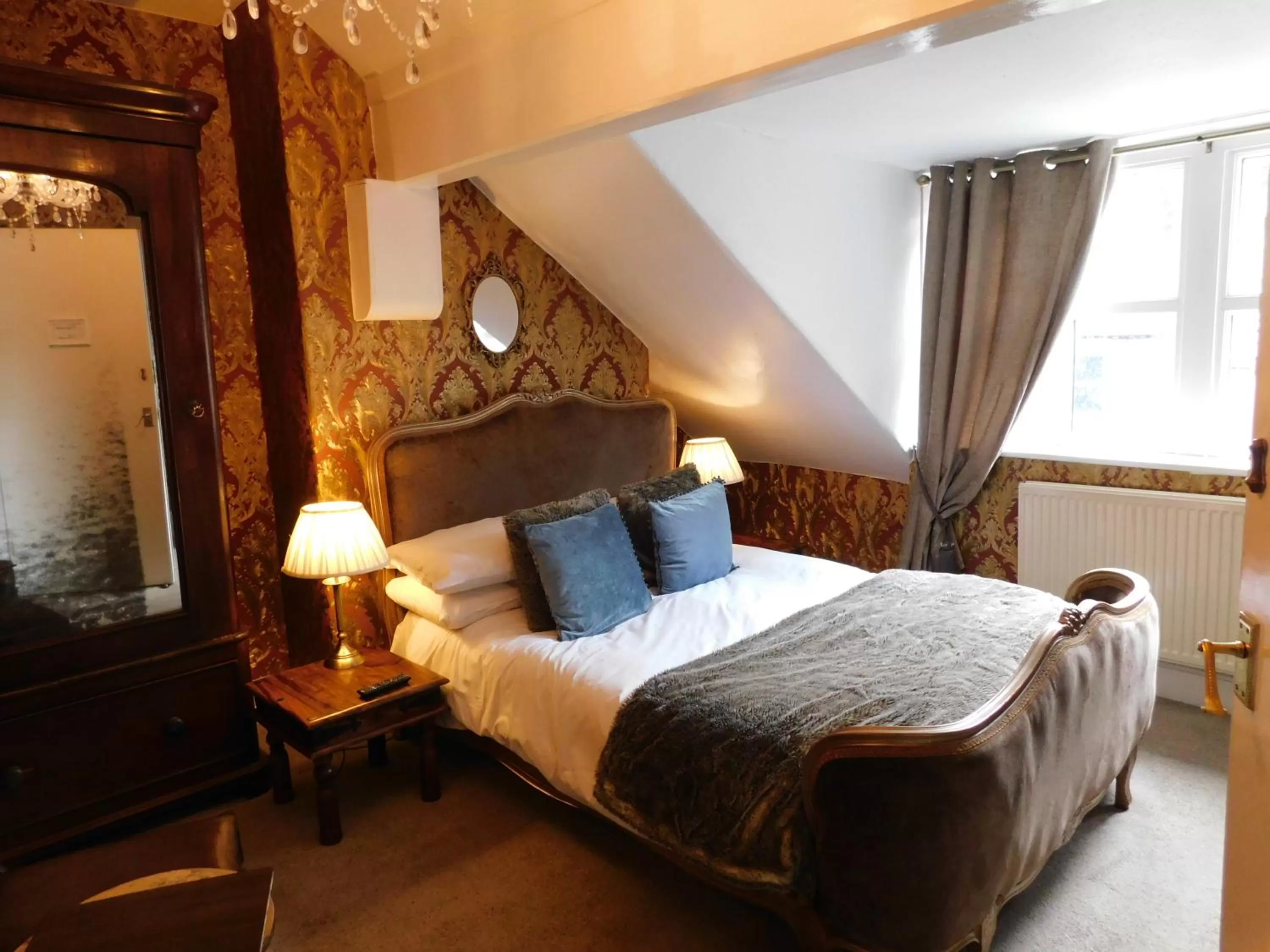 Bed in The Old Registry guest house