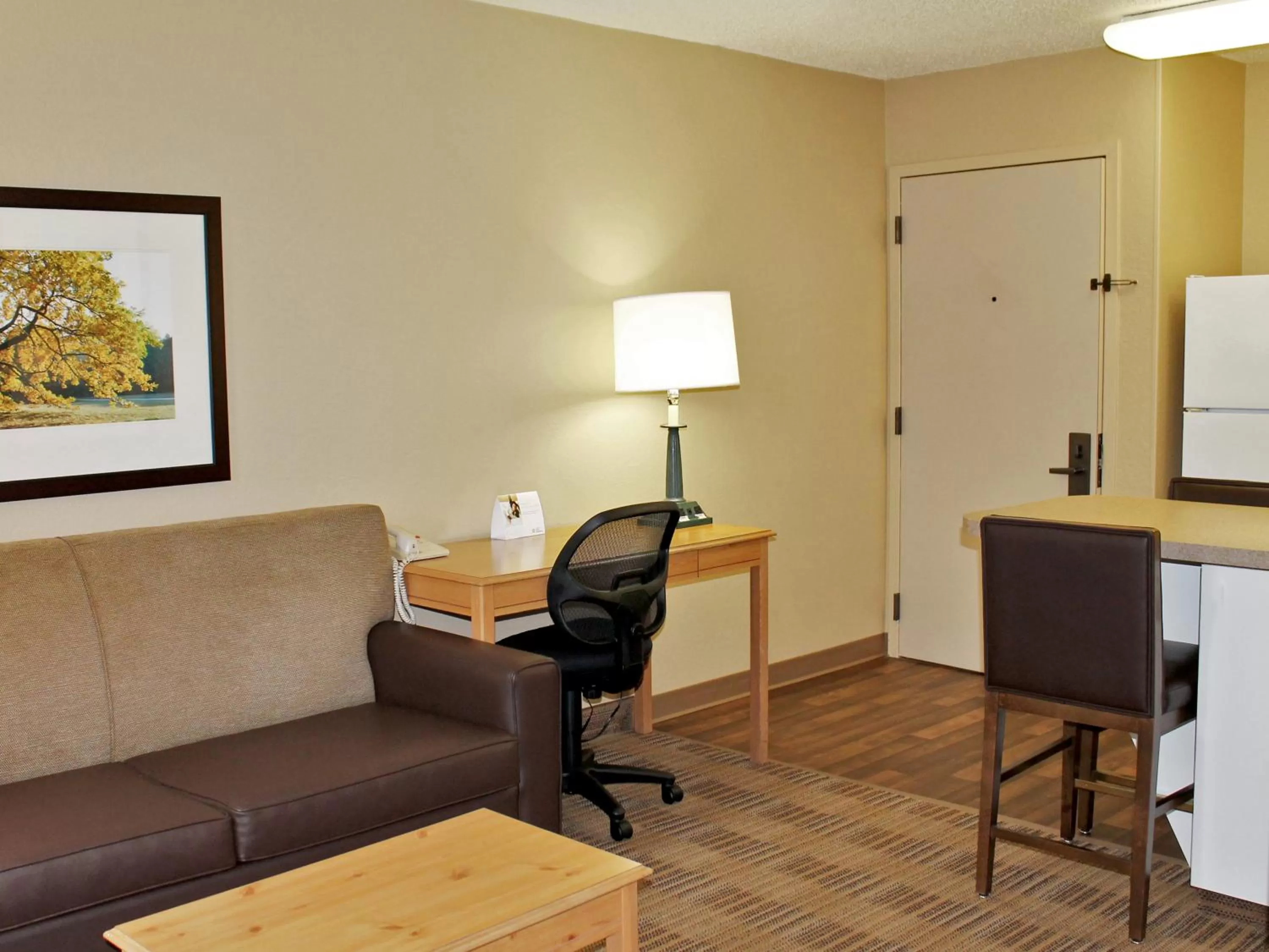 Kitchen or kitchenette in Extended Stay America Select Suites - Chicago - Westmont - Oak Brook
