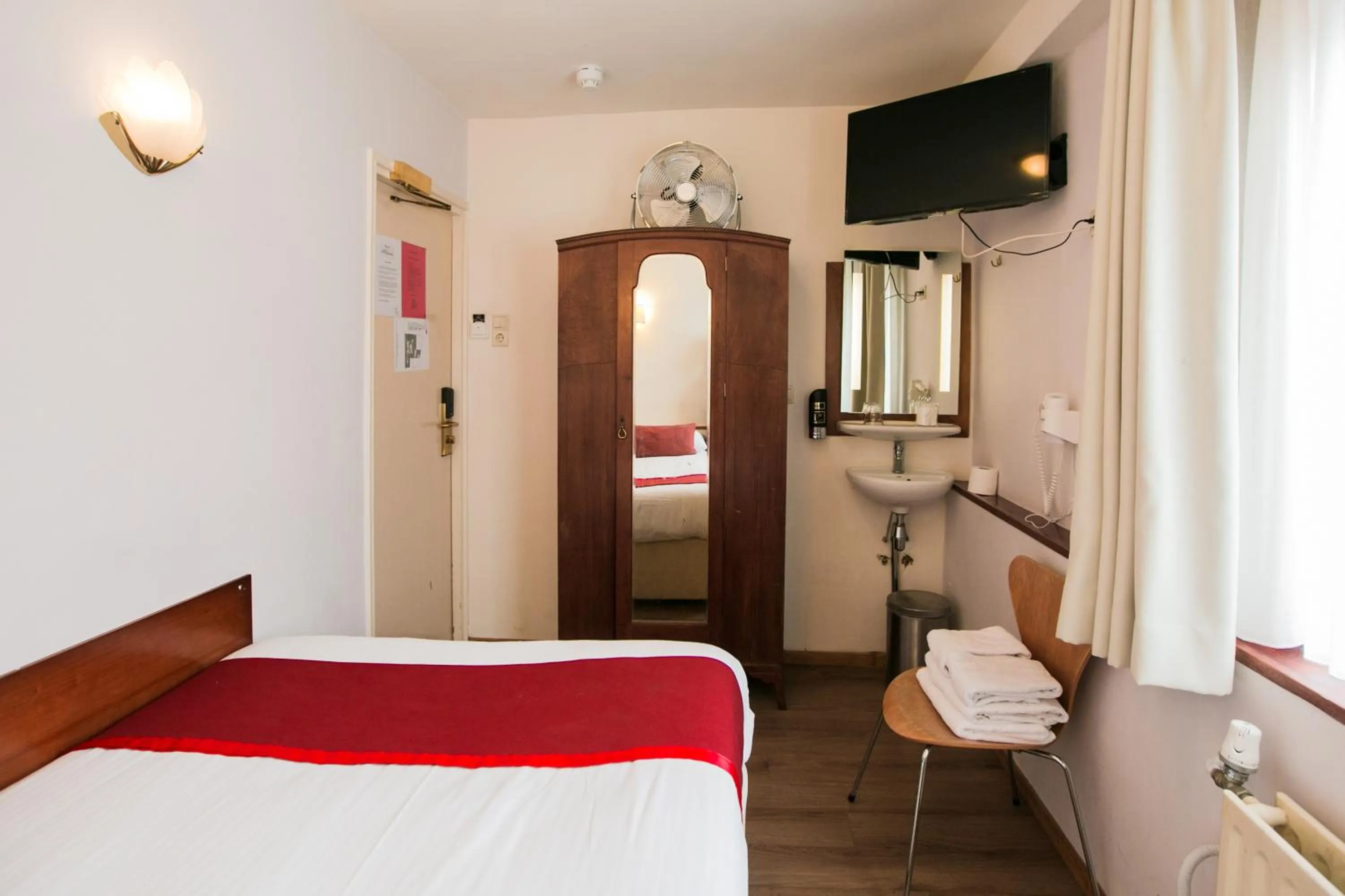 Photo of the whole room, Bed in Hotel Atlanta