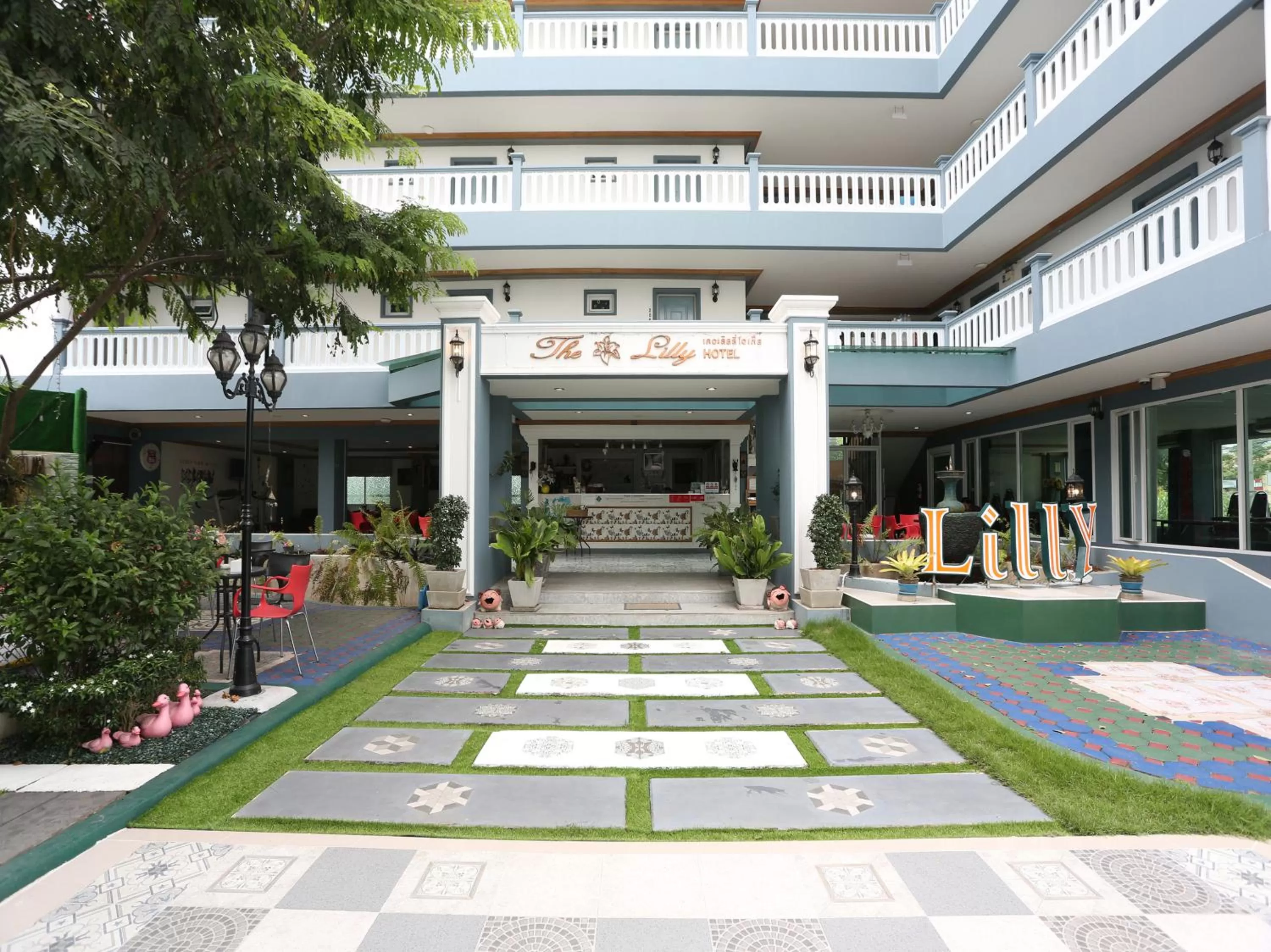Facade/entrance in The Lilly Hotel