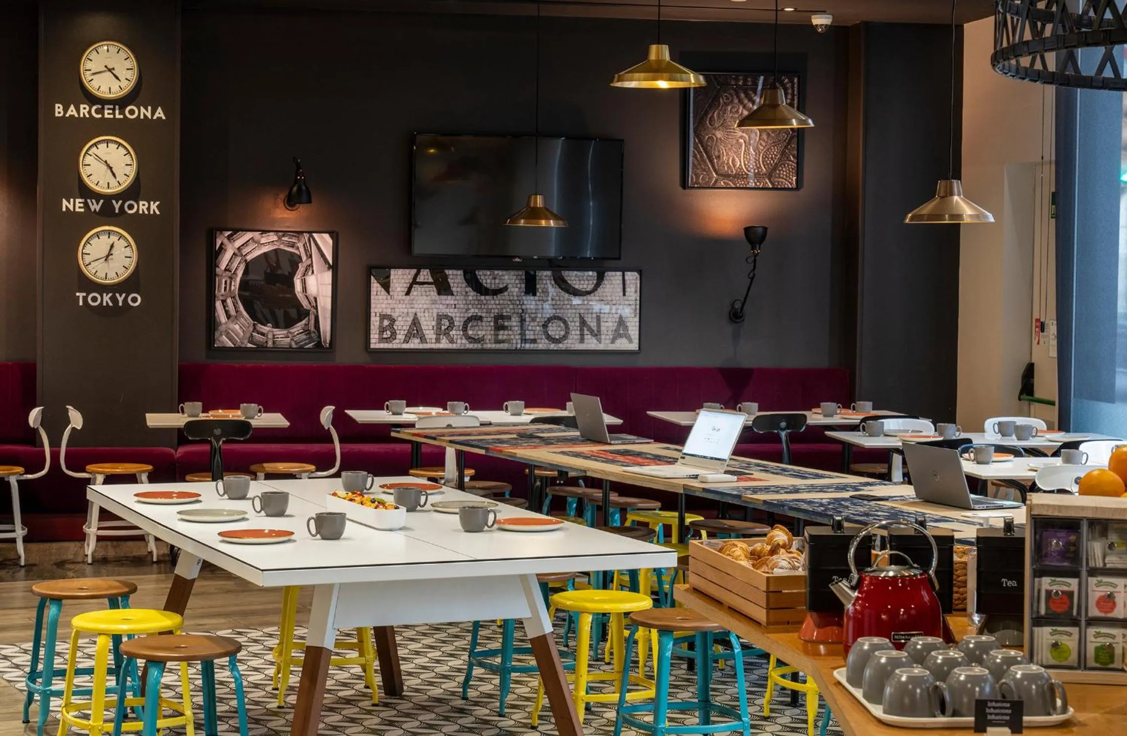 Restaurant/places to eat in ibis Styles Barcelona City Bogatell
