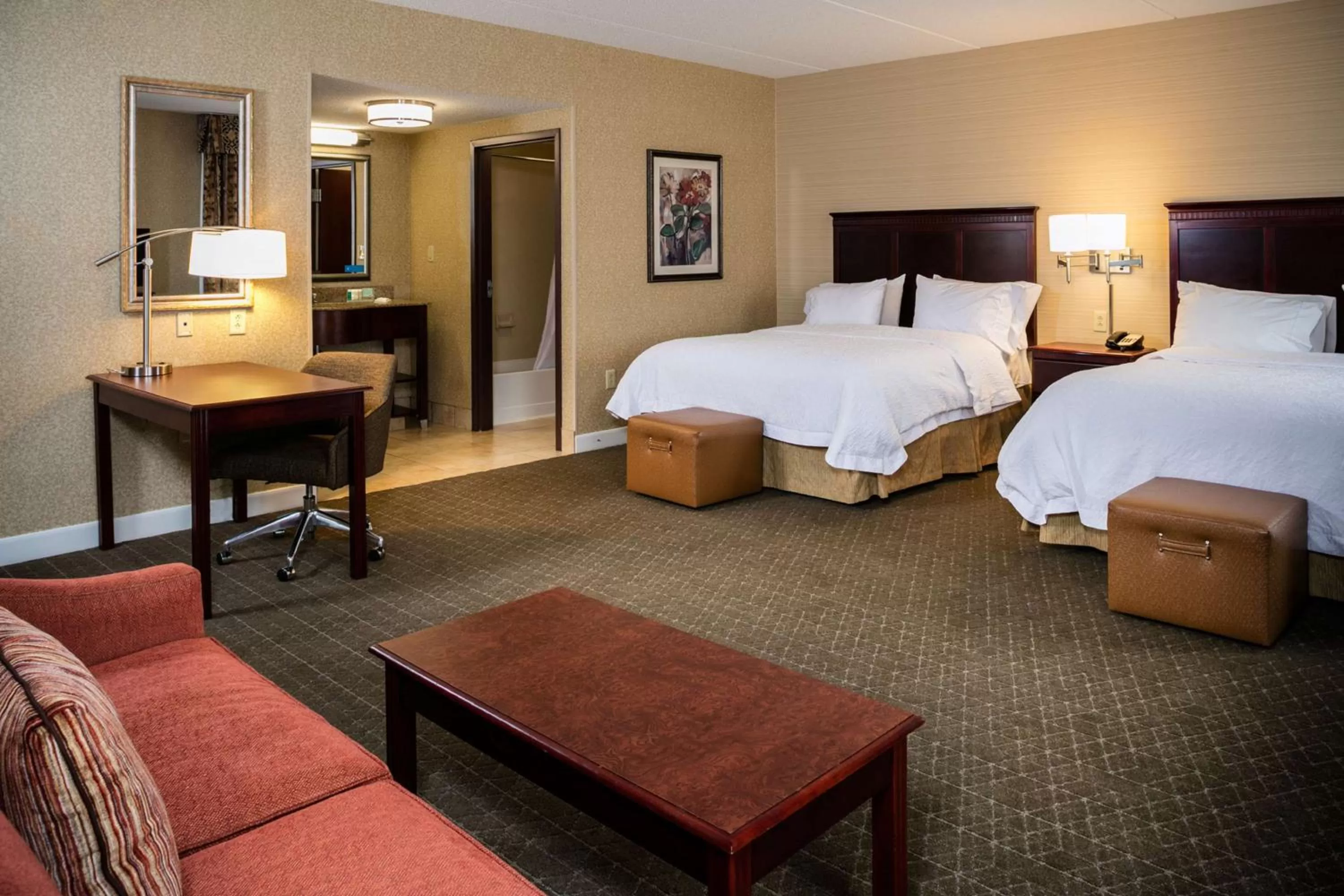 Living room, Bed in Hampton Inn & Suites Toledo-Perrysburg
