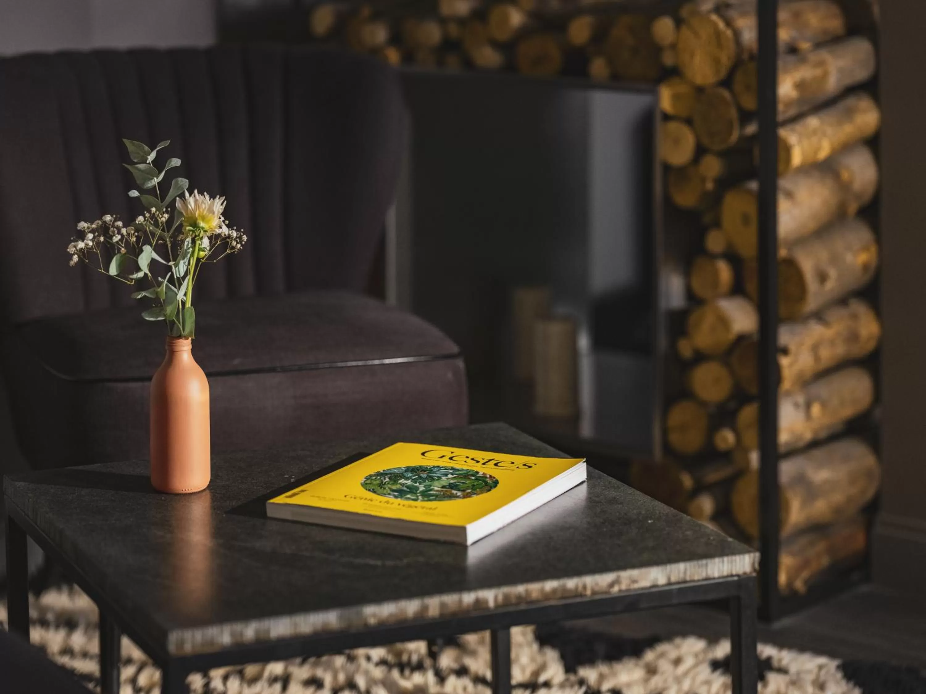 Library in Legend Hôtel Paris