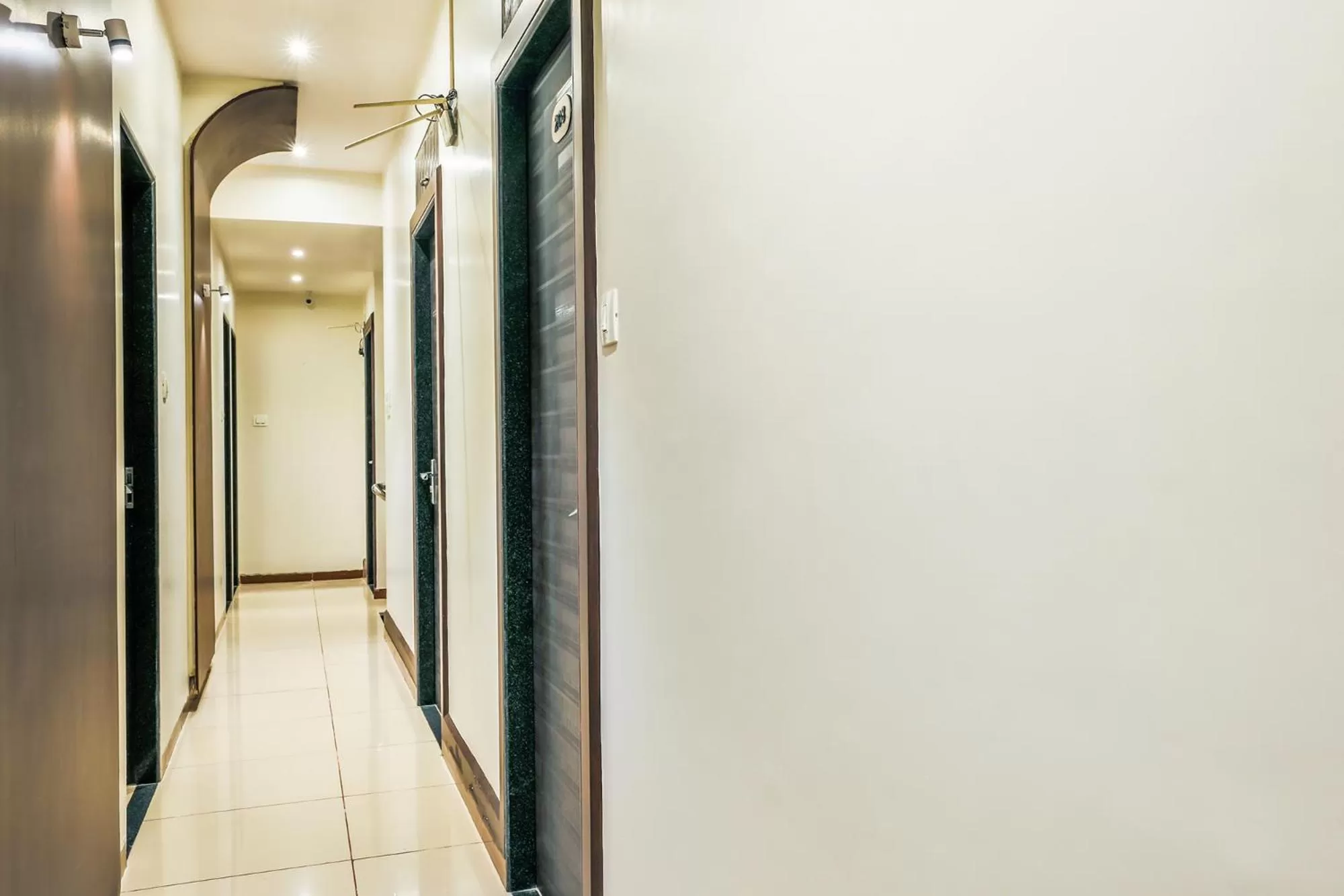 Lobby or reception in FabExpress Adore Inn - Nr Mumbai International Airport