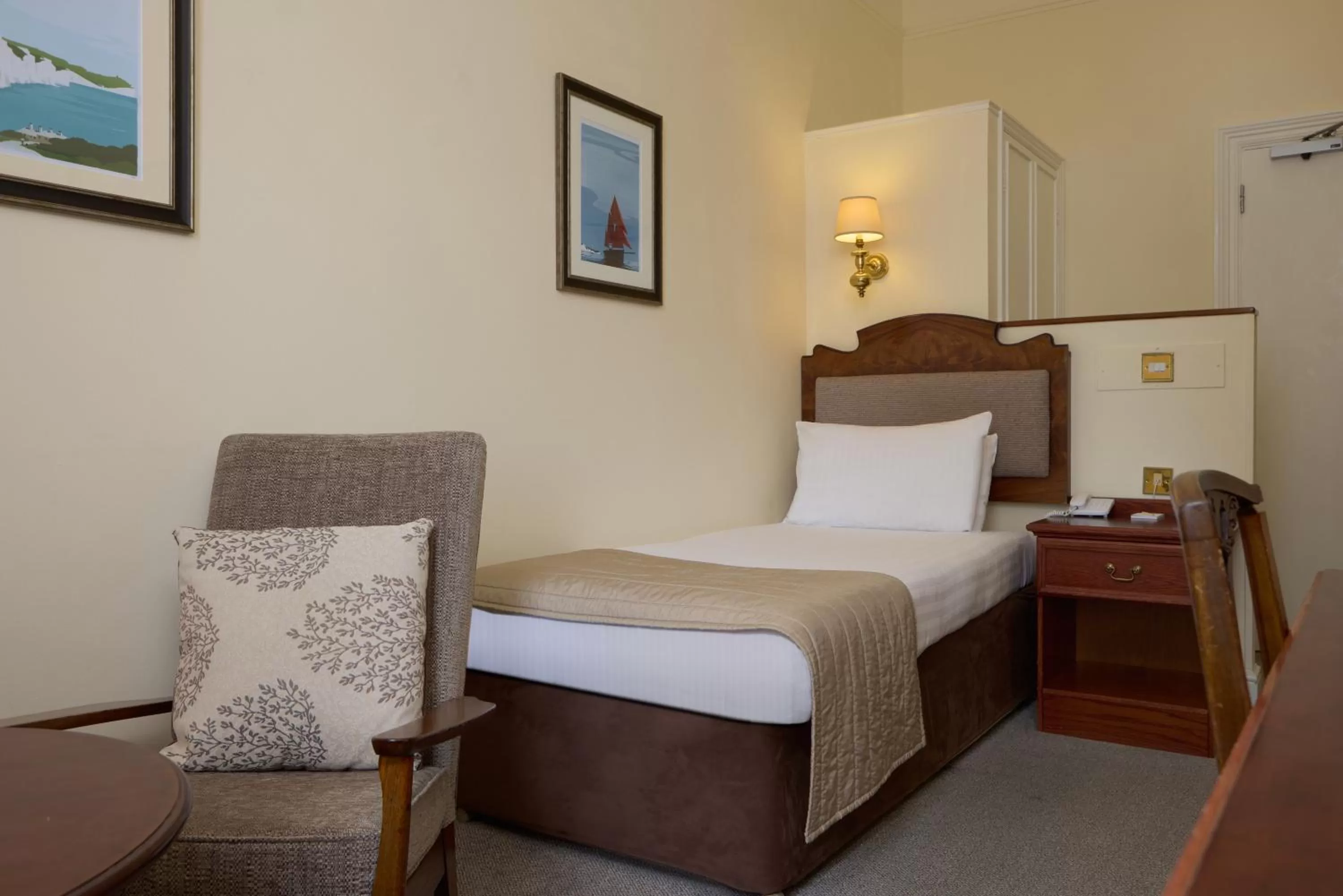 Bedroom, Bed in The Lansdowne, Eastbourne