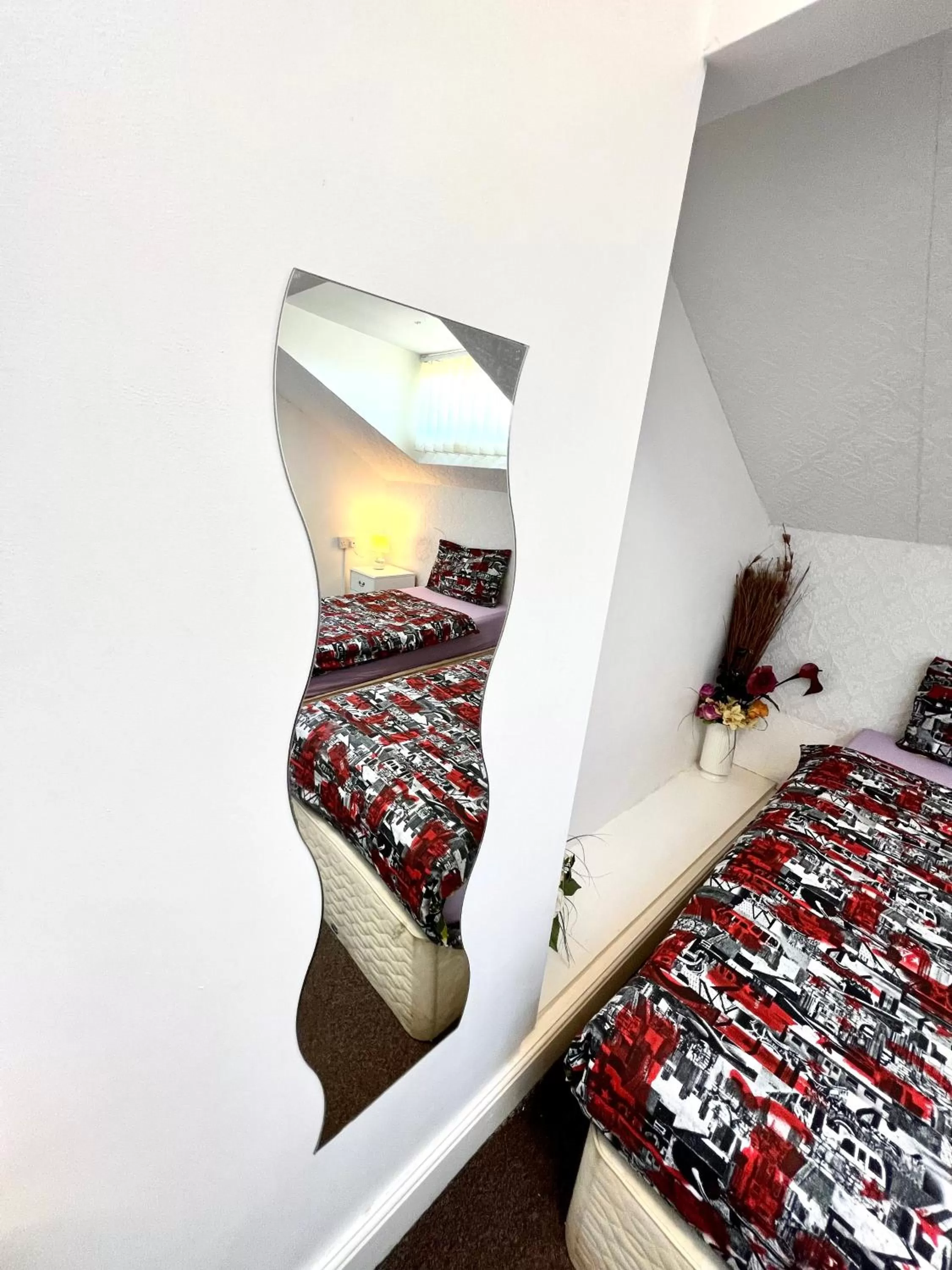 Photo of the whole room, Bed in Blackpool Central Hotel