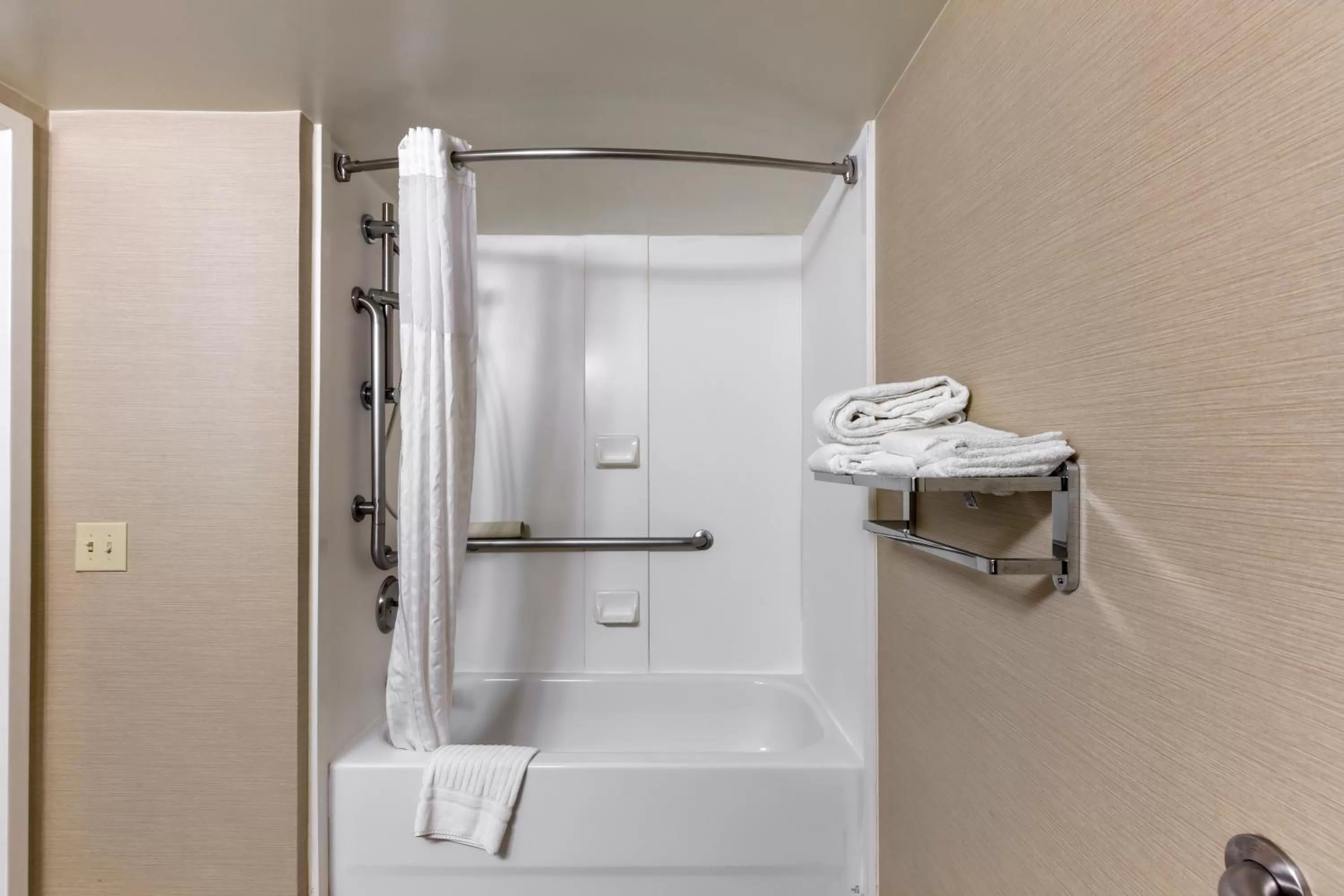 Bath in Comfort Inn University Durham - Chapel Hill