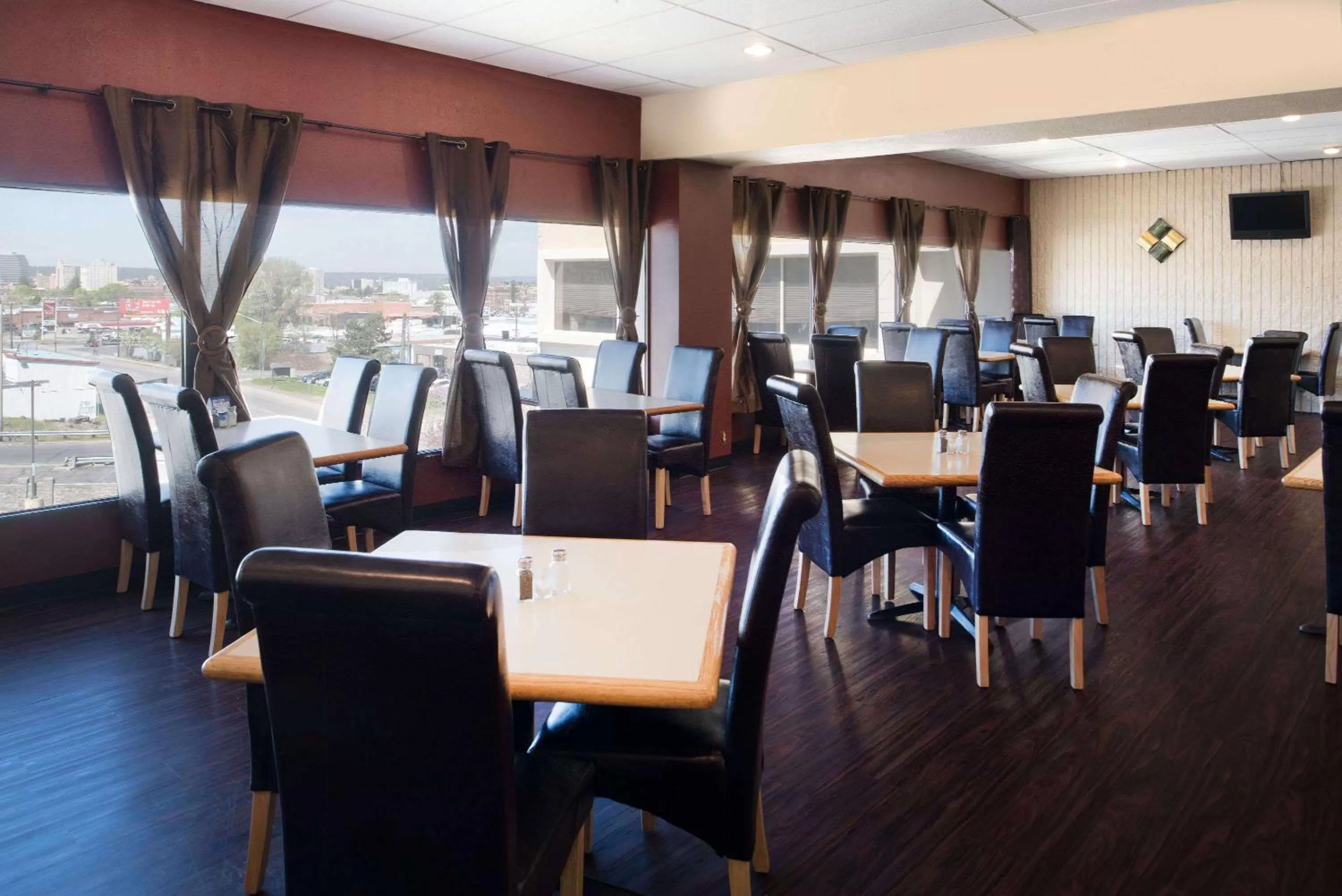 Restaurant/places to eat in Ramada by Wyndham Downtown Spokane
