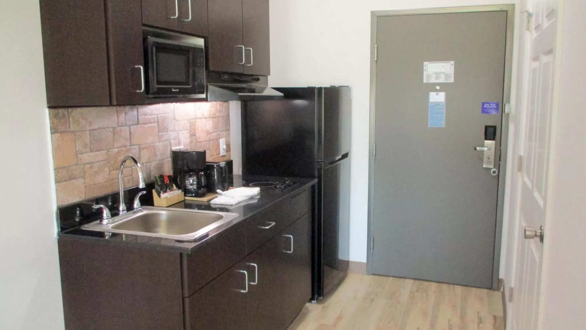 Kitchen or kitchenette in Studio 6-Port Allen, LA - Baton Rouge I-10