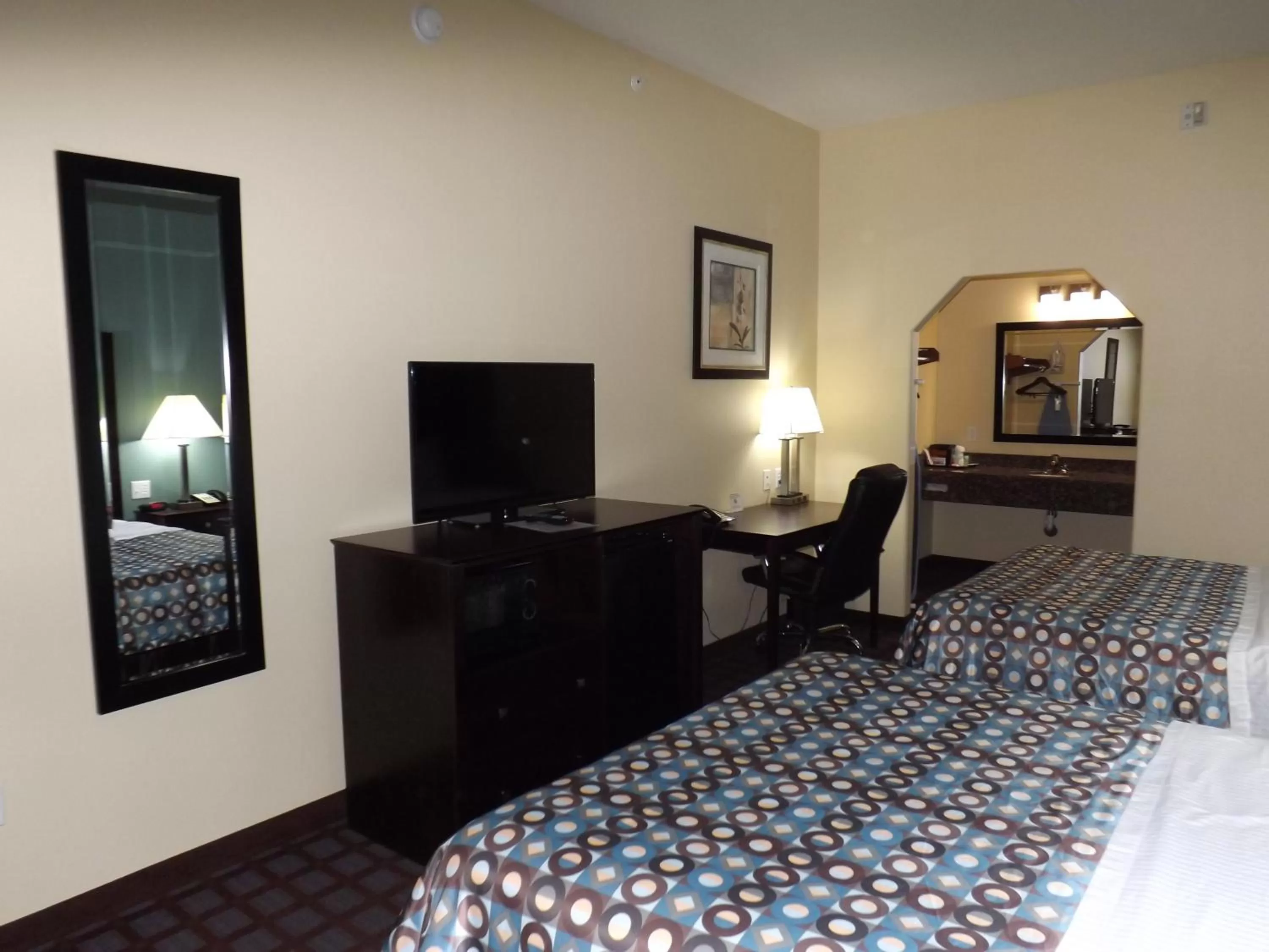 TV and multimedia, Bed in SSunriser Inn