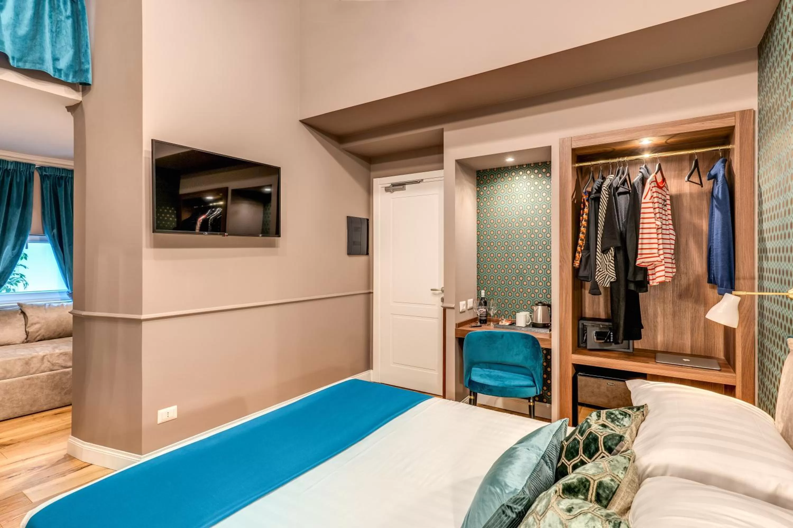 Bed in Tree Charme Parliament Boutique Hotel