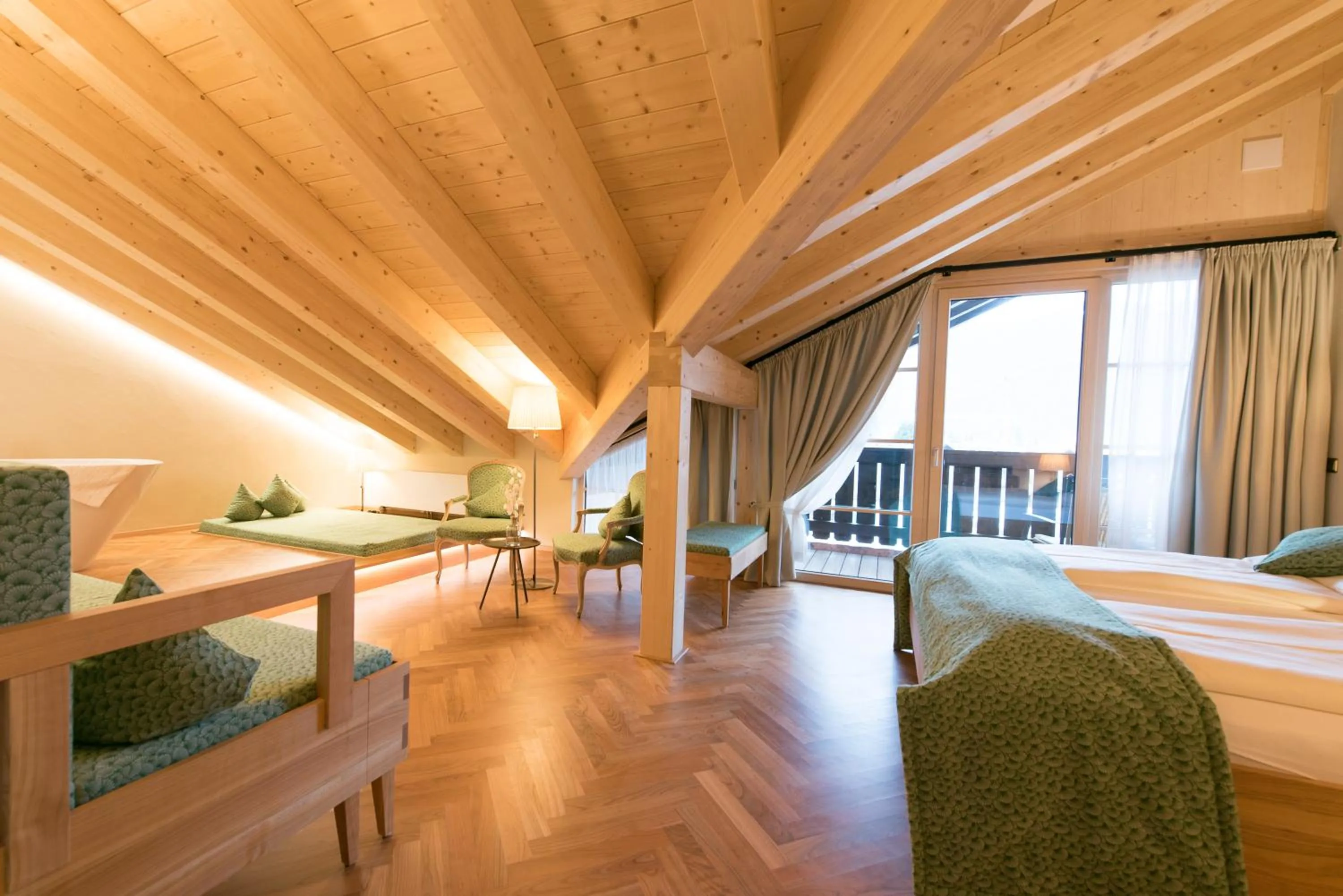 Property building, Bed in Biohotel Garmischer Hof