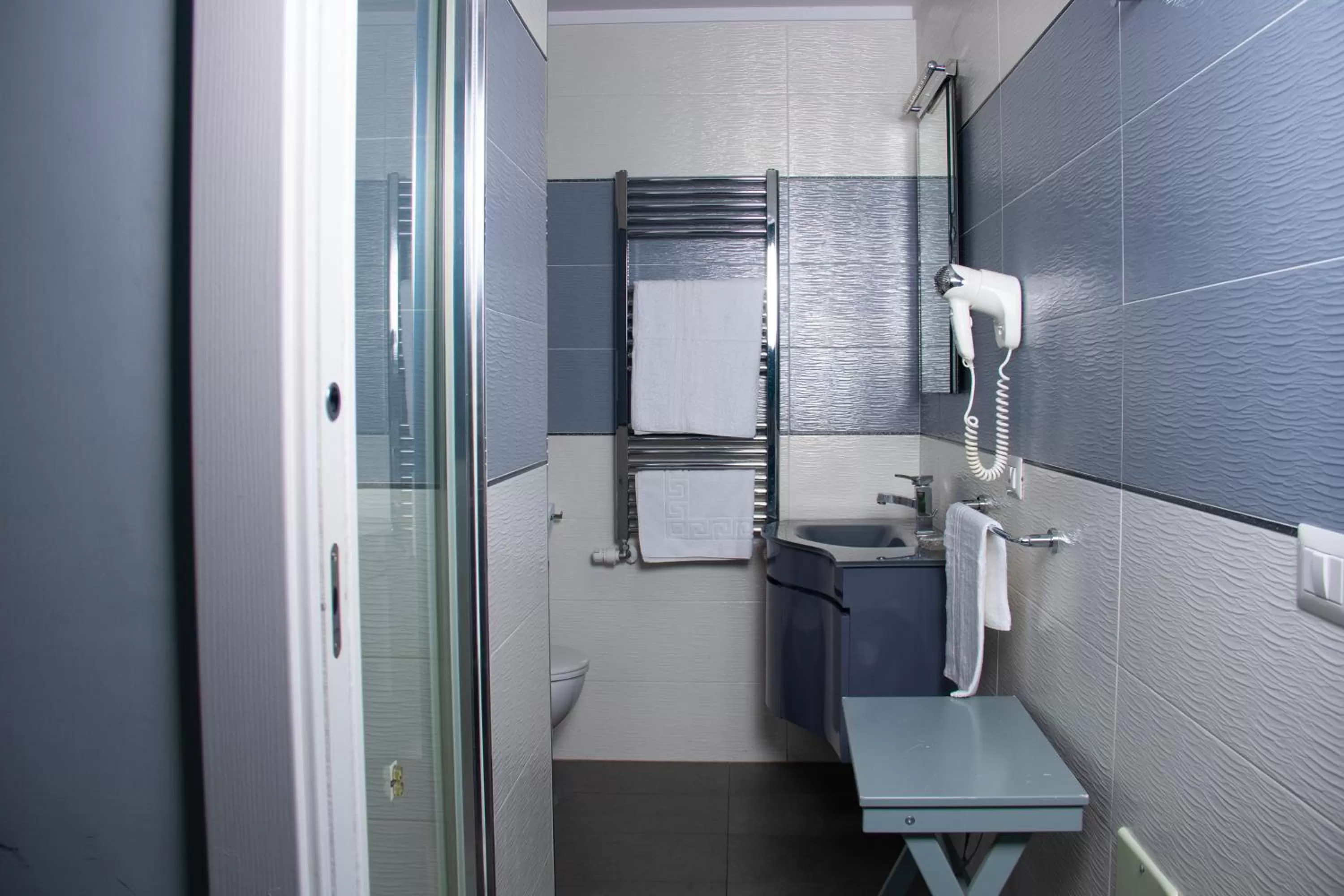 Shower in Nido Dei Gabbiani