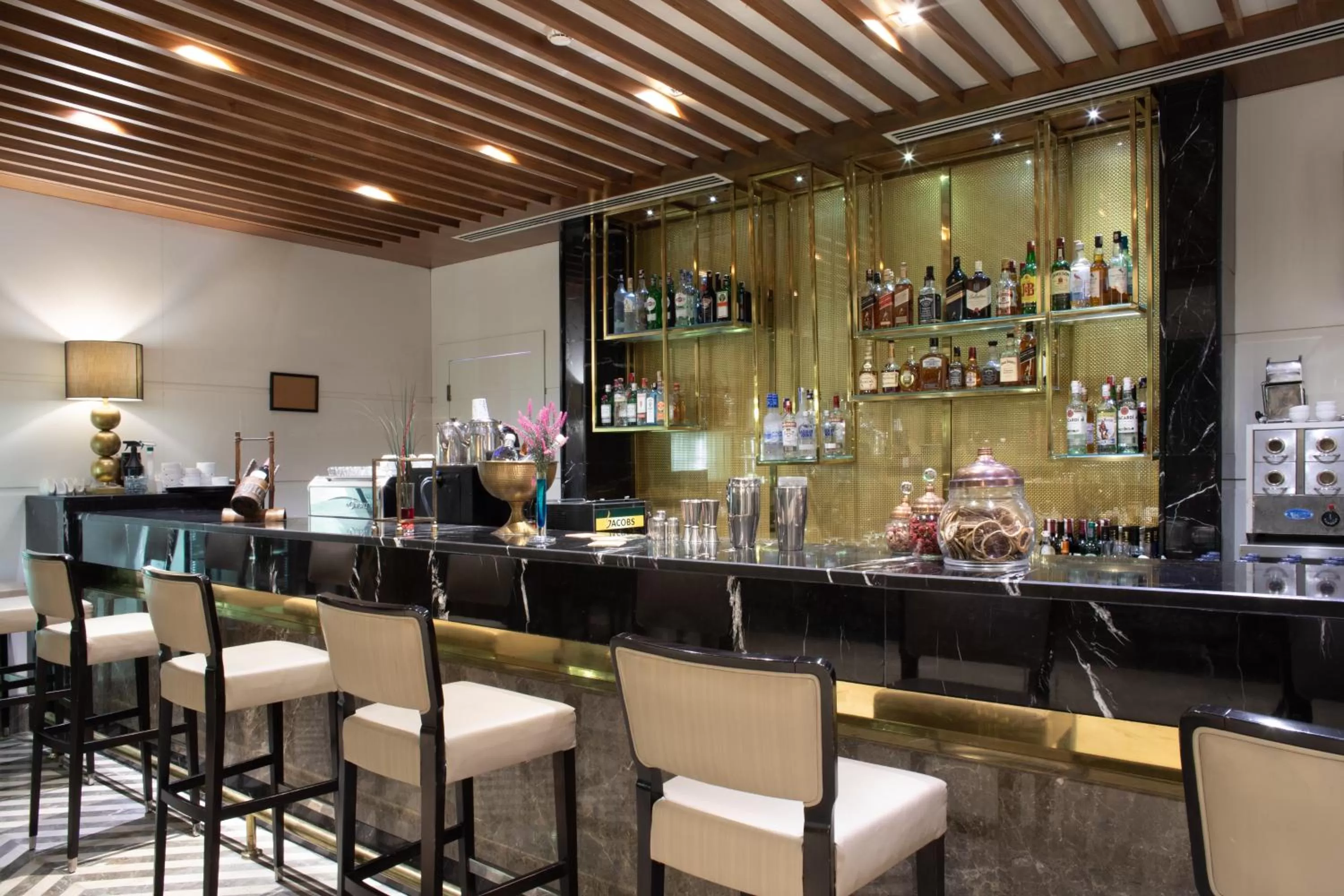 Lounge or bar in Mercure Istanbul Bomonti