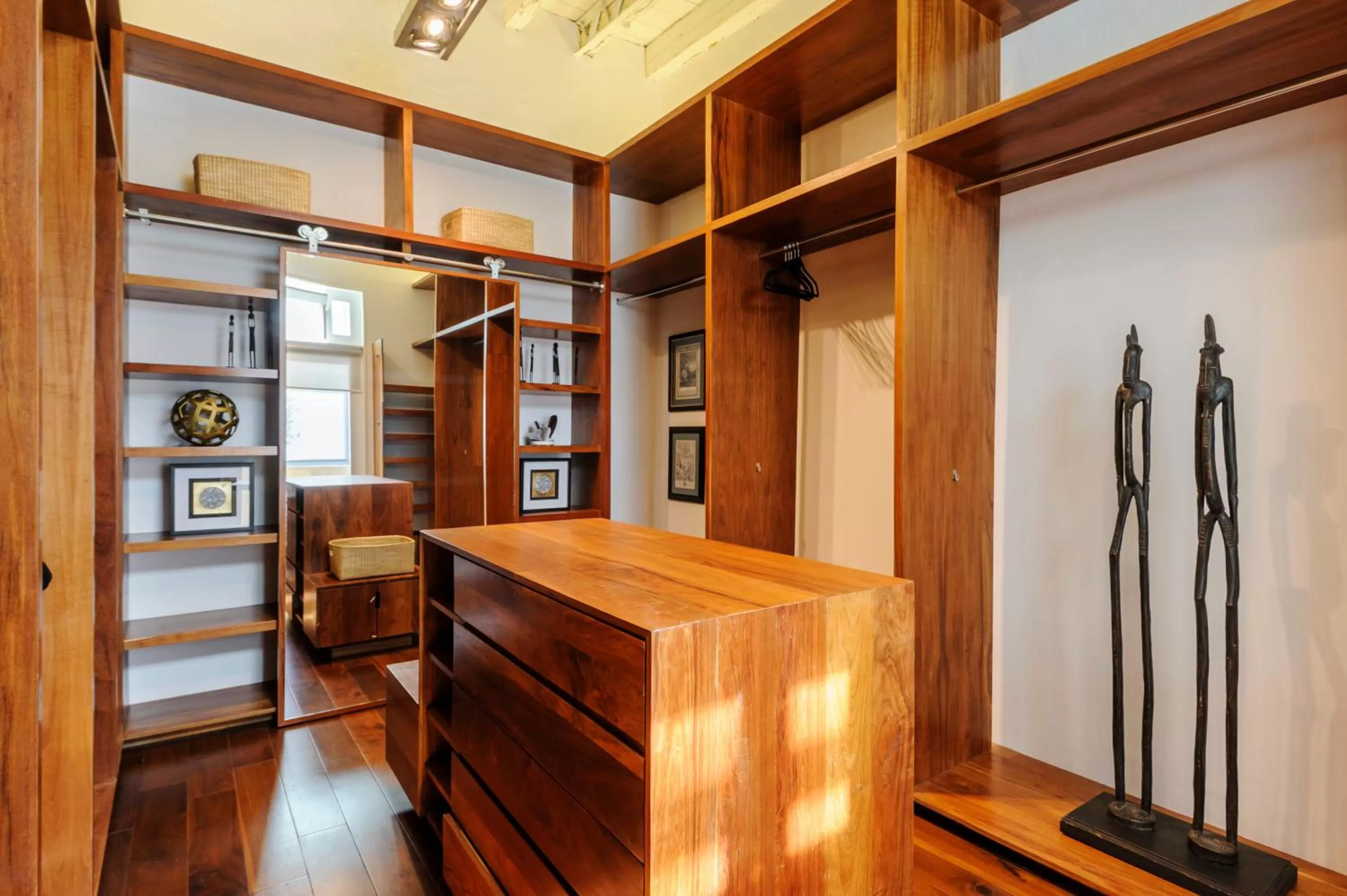 wardrobe, Lobby/Reception in Casa Wynwood Roma Norte