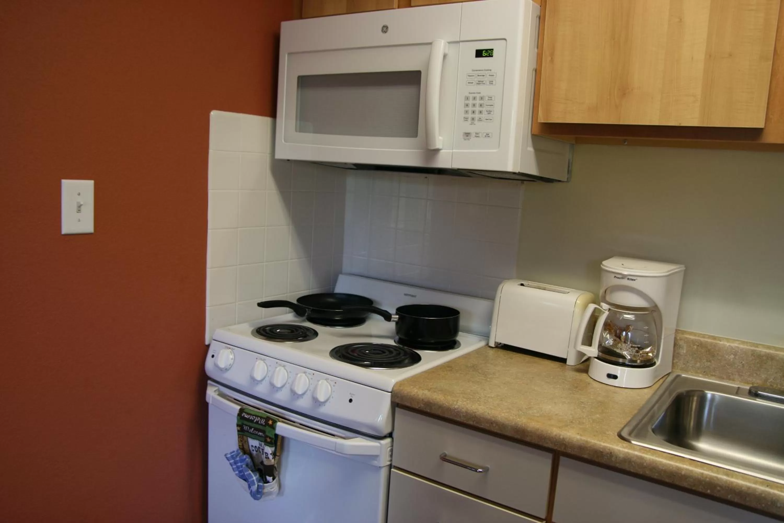 Kitchen or kitchenette in Affordable Suites of America Fredericksburg