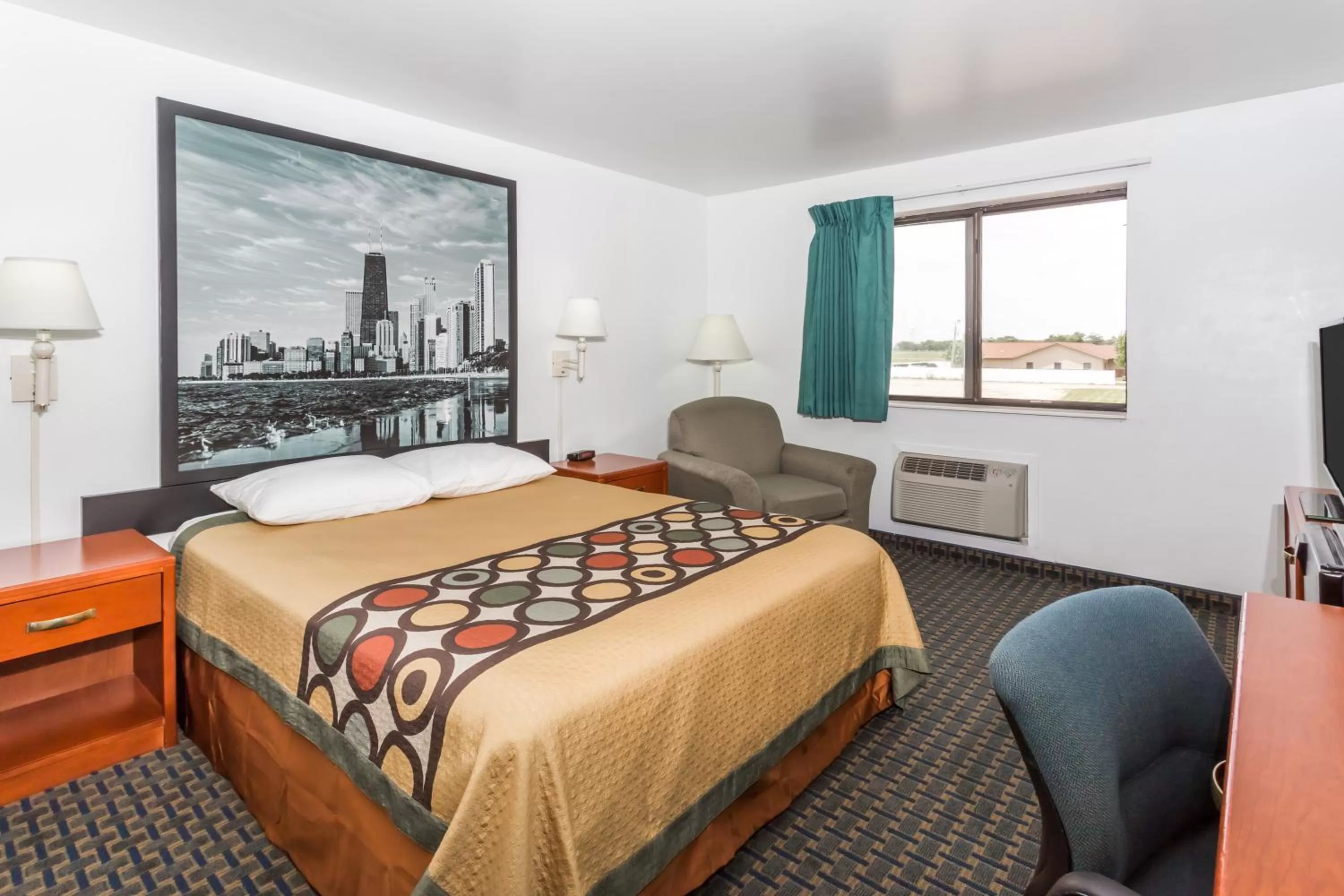 Bedroom, Bed in Super 8 by Wyndham Rock Falls Sterling Area