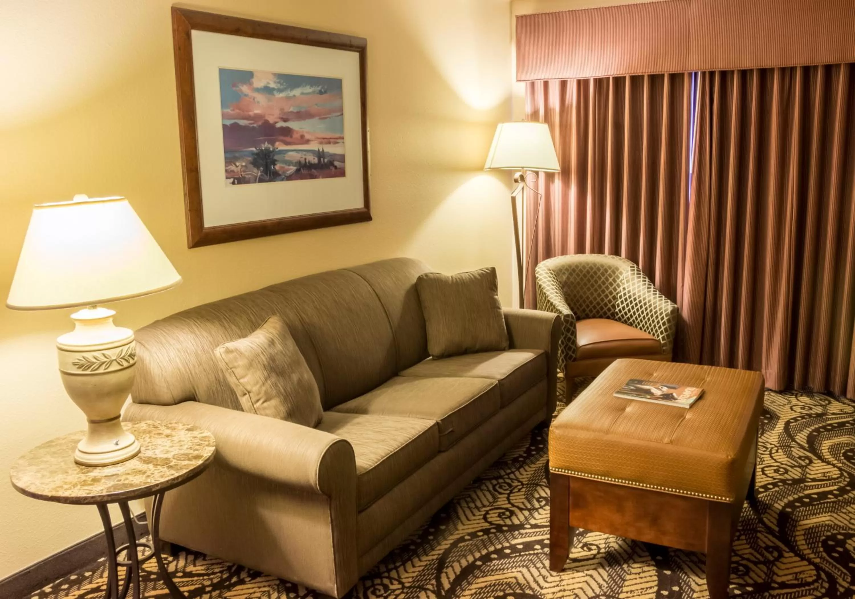 Living room in MCM Elegante Lodge & Resorts