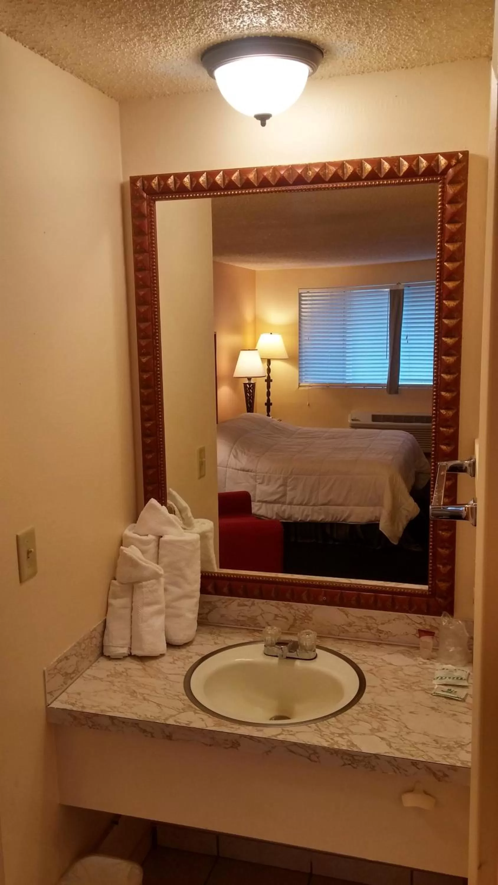 Bathroom in Grays Harbor Inn & Suites