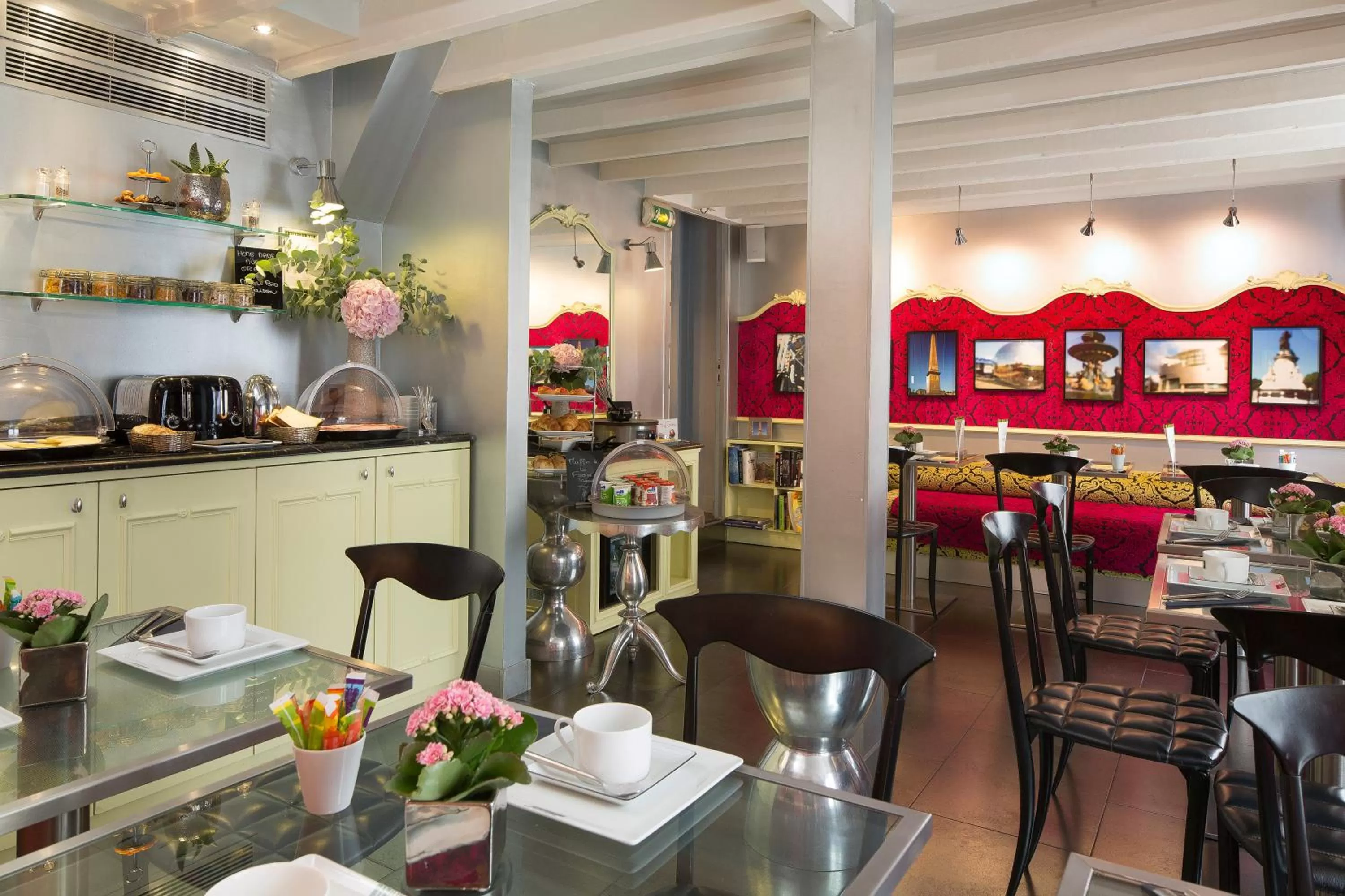 Lounge or bar in Hotel Design Sorbonne