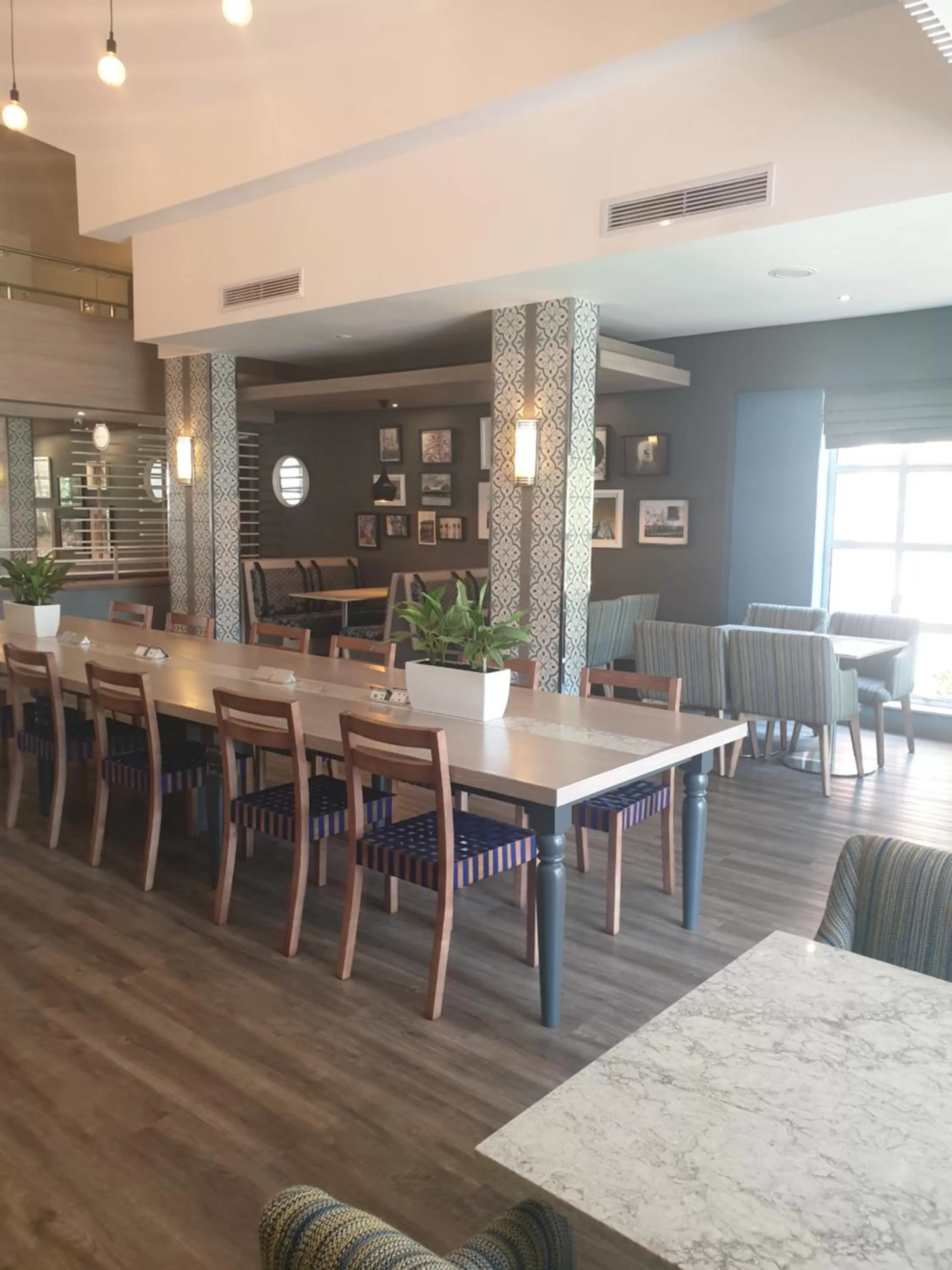 Restaurant/places to eat in Town Lodge Menlo Park