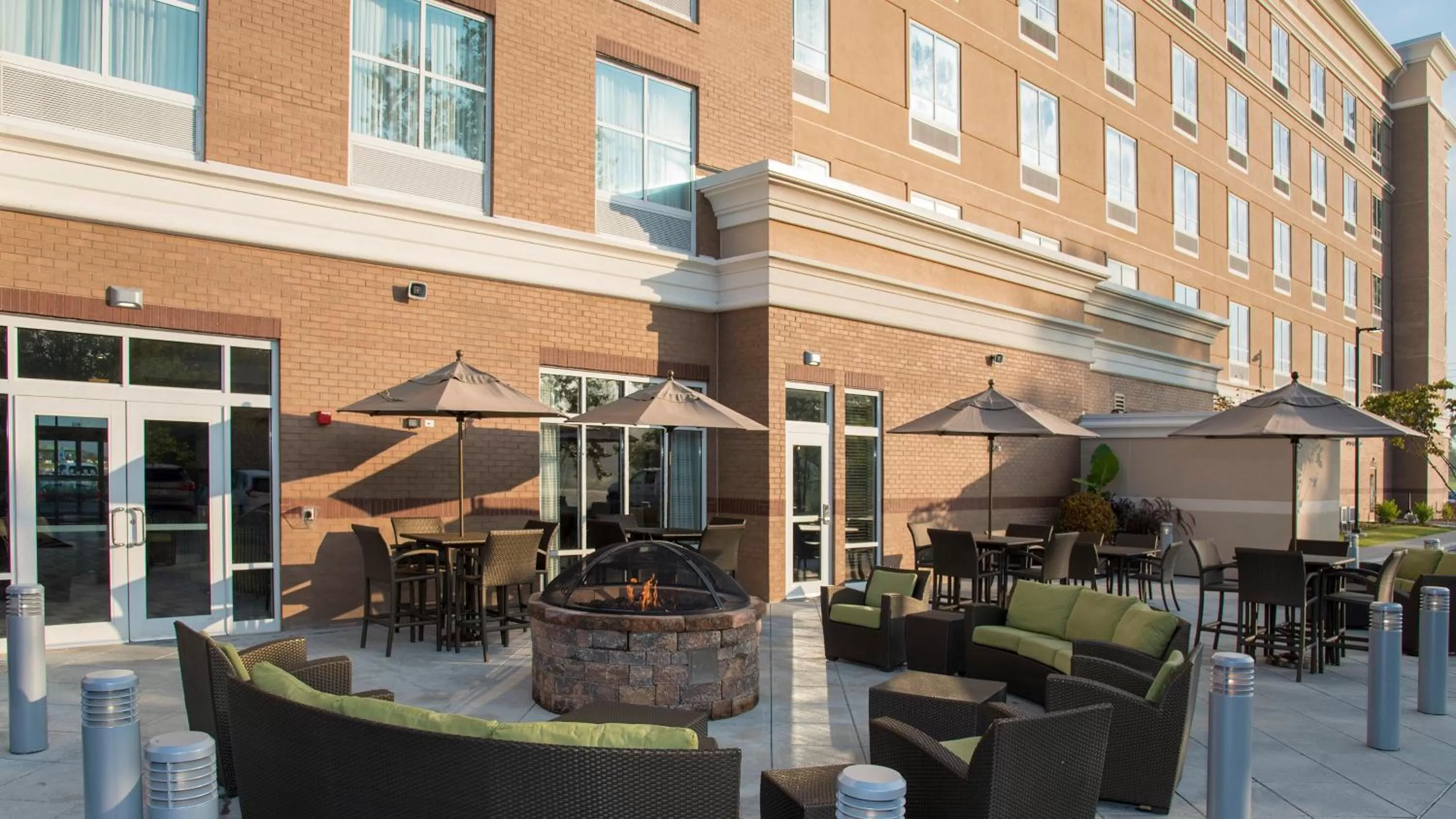 Property building in Holiday Inn Indianapolis Airport by IHG