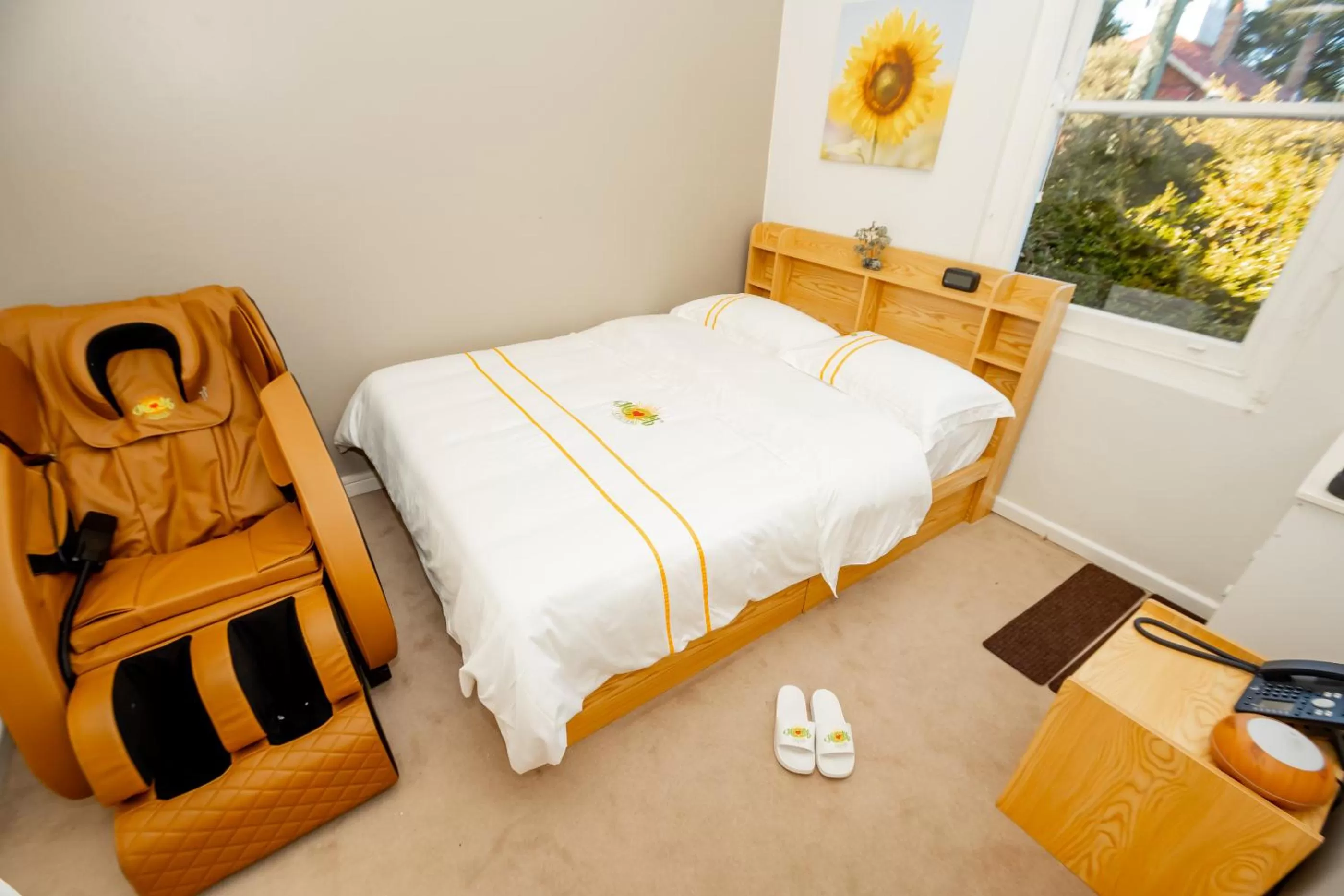 Bed in Hearty Center Motel