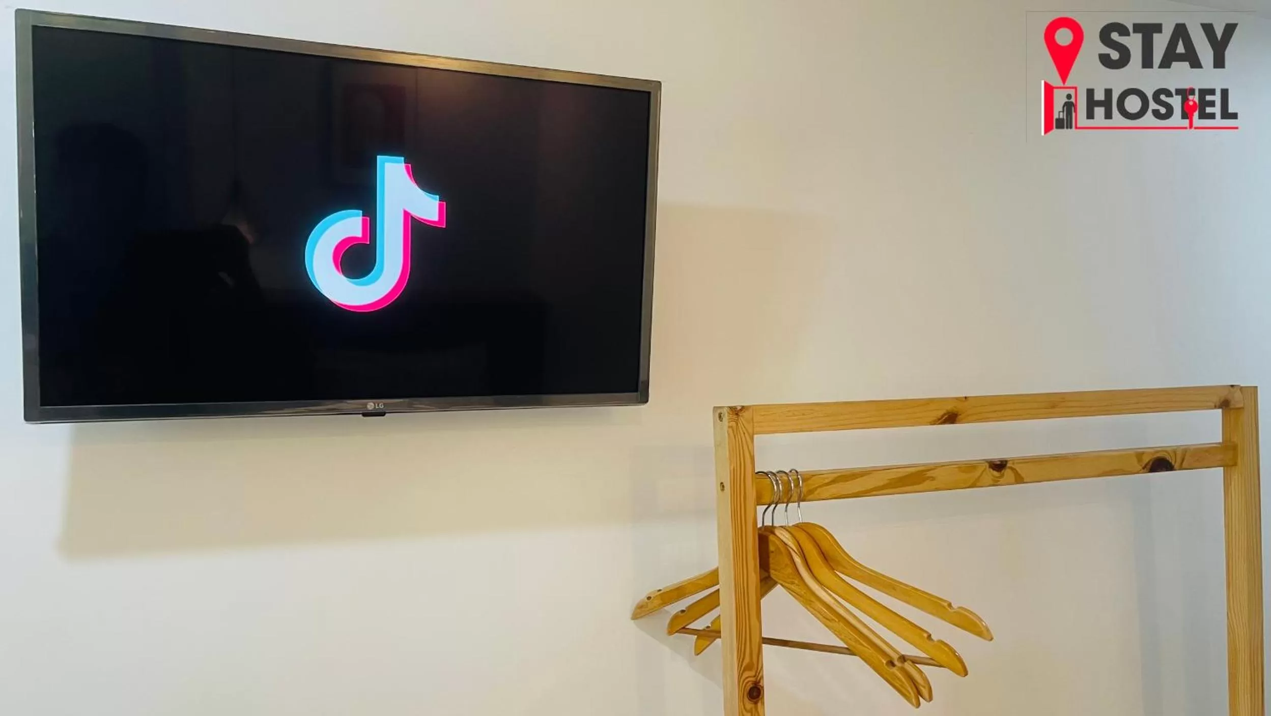 Area and facilities in STAY hostel 2 - 350m from the ferry