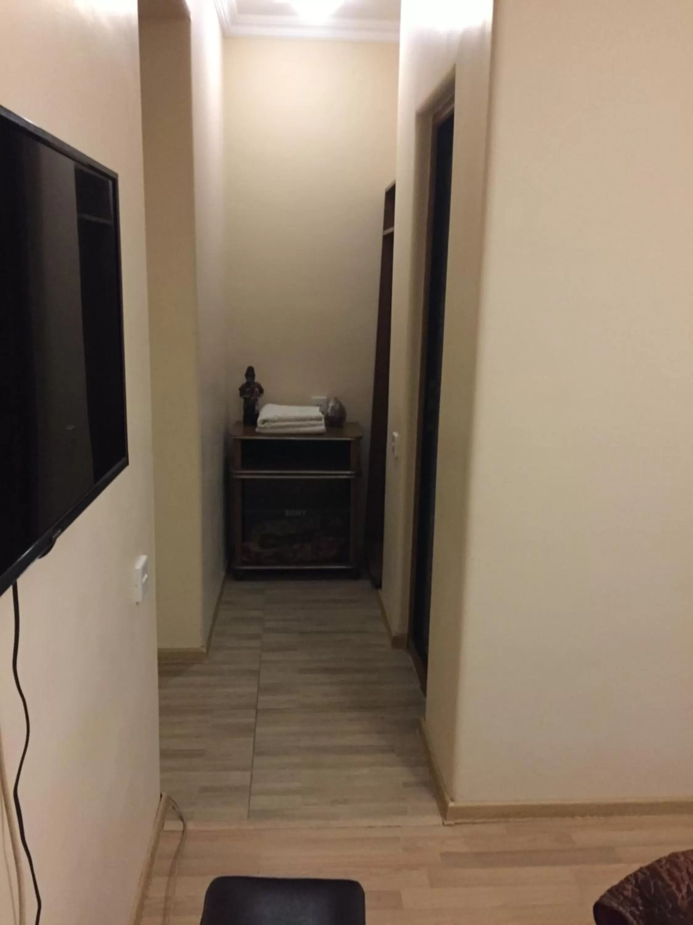 Communal lounge/ TV room in Piano Hotel