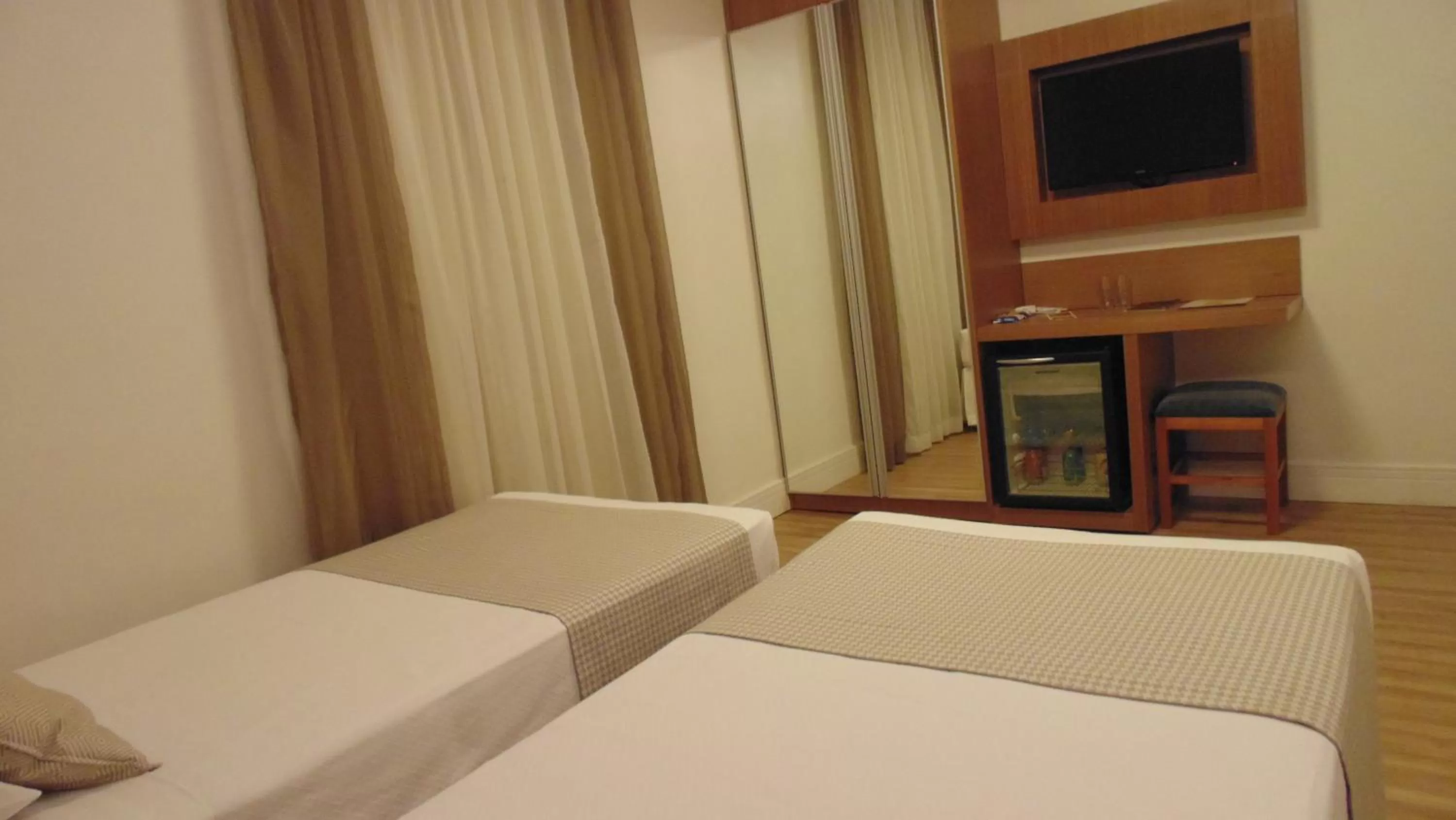 Photo of the whole room, Bed in Mirasol Copacabana Hotel