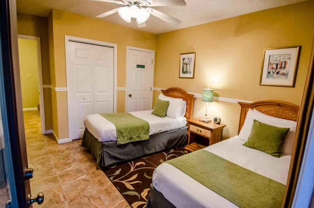 Bed in Asheville Cabins of Willow Winds