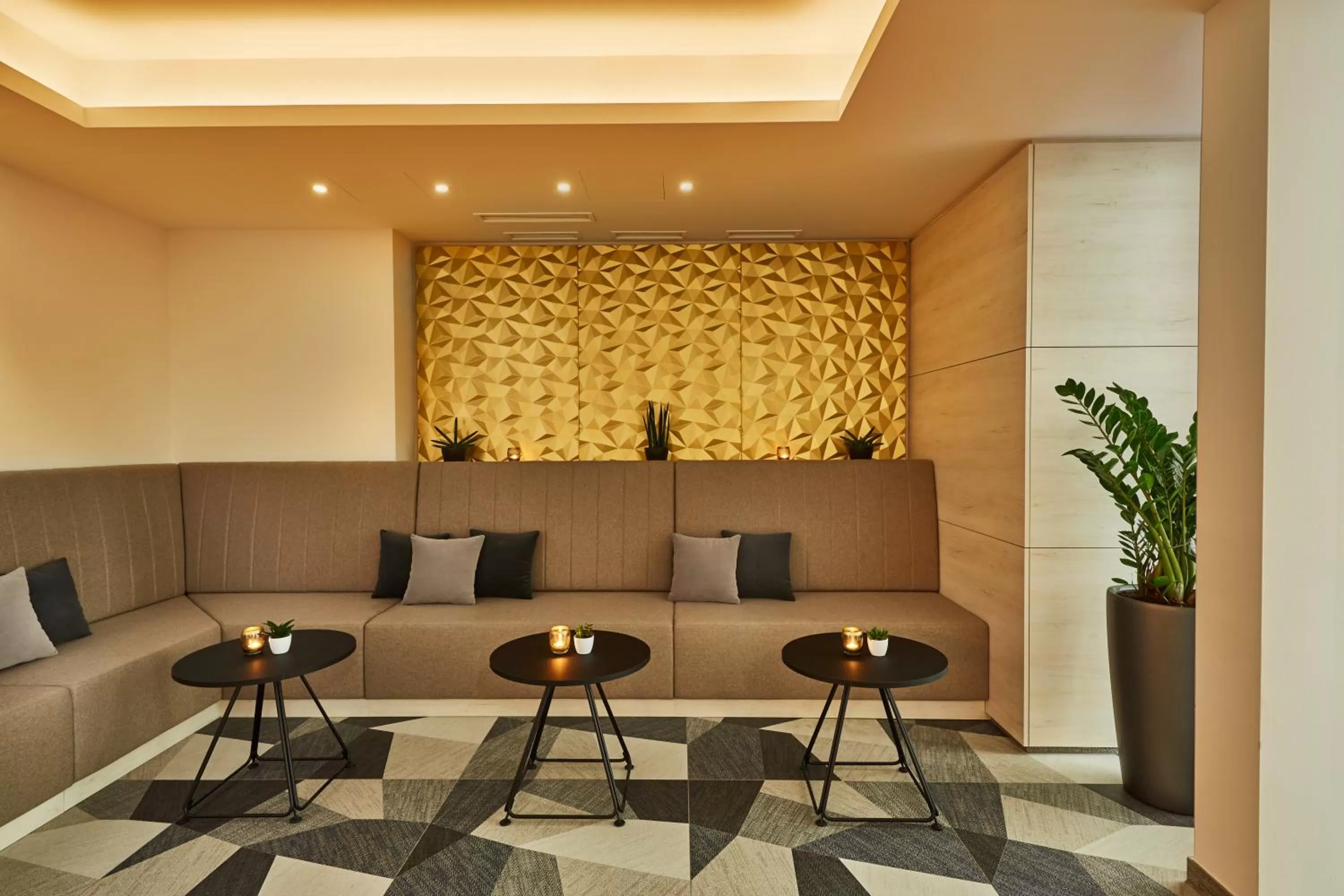 Lobby or reception in H+ Hotel Wien