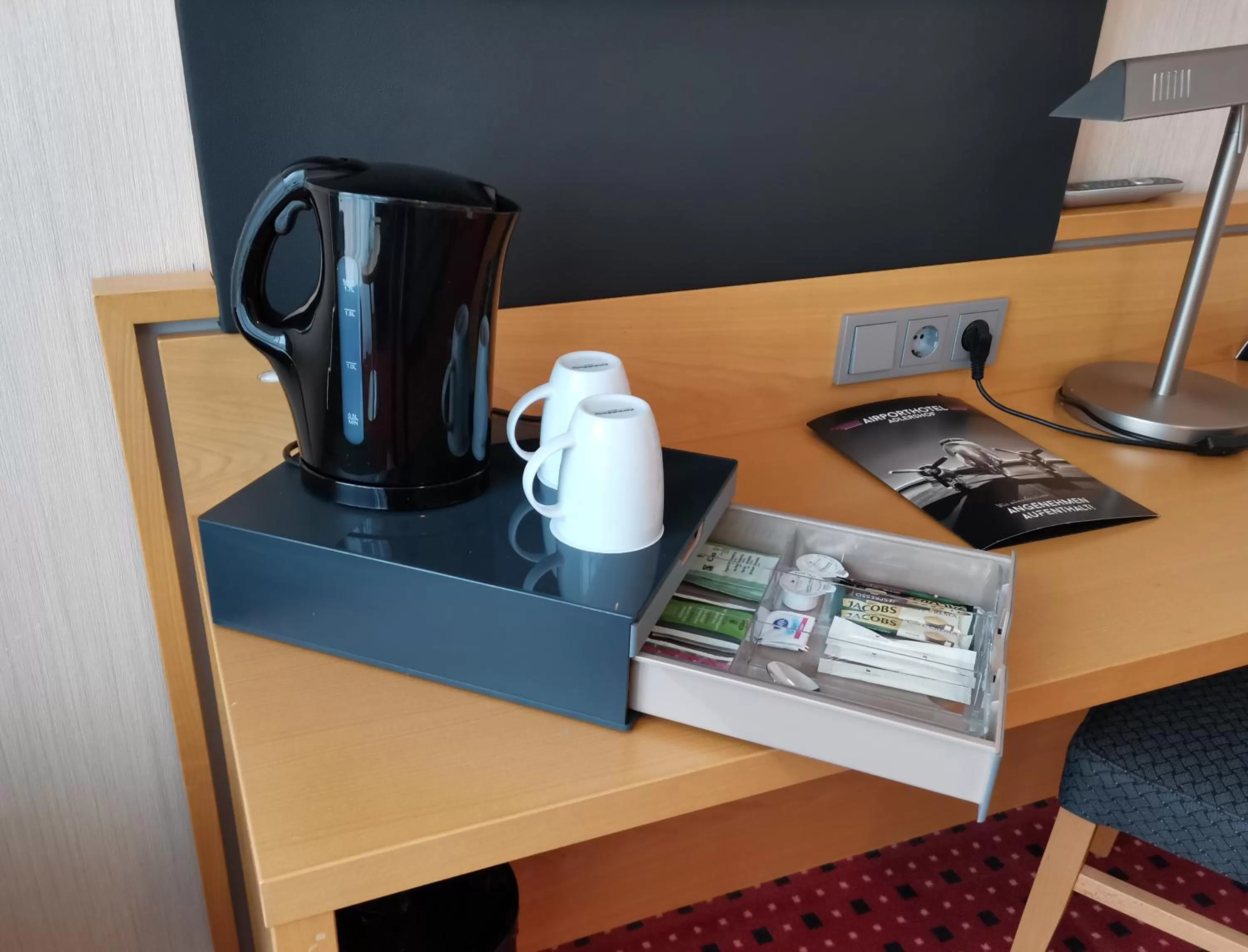 Coffee/tea facilities in Airporthotel Berlin-Adlershof