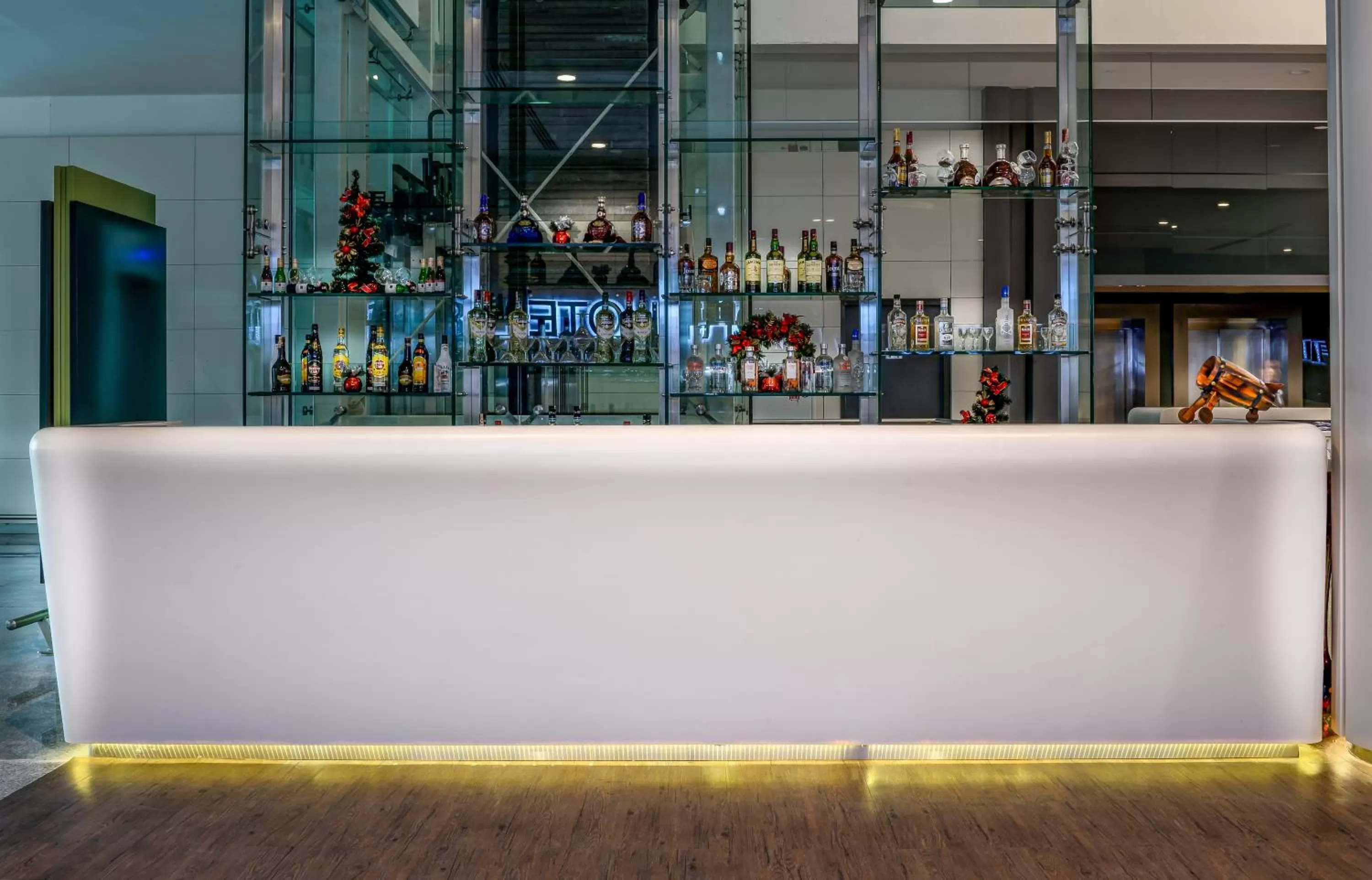 Lounge or bar in TAV Airport Hotel Izmir