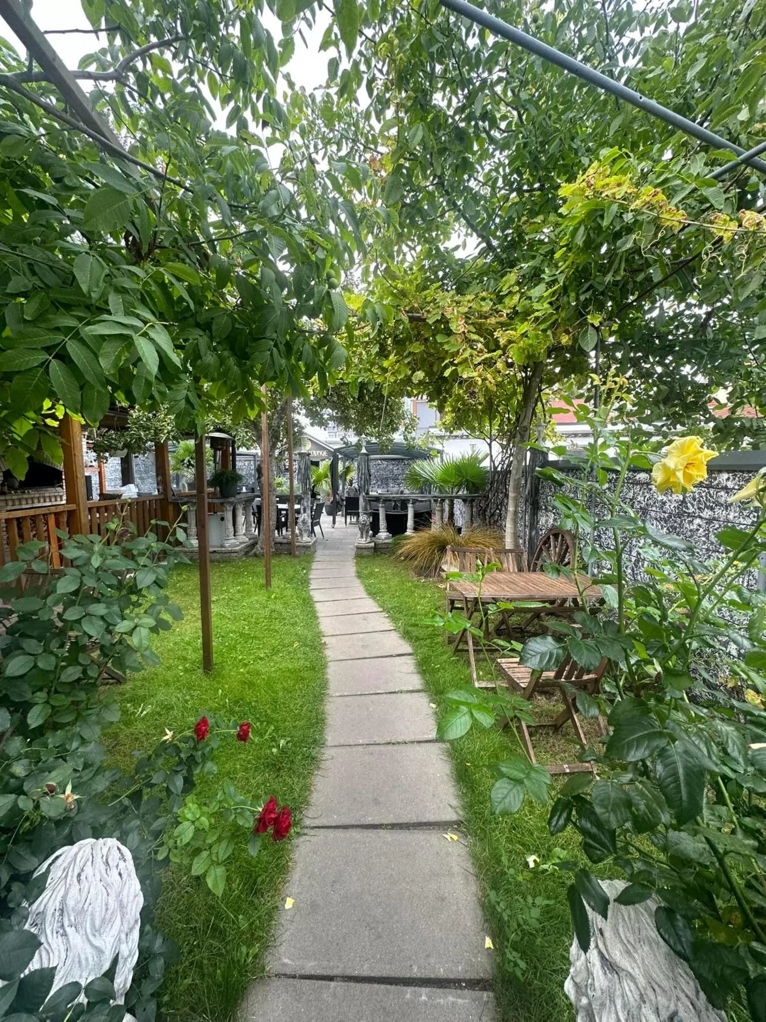 Garden in Hotel Deutscher Hof
