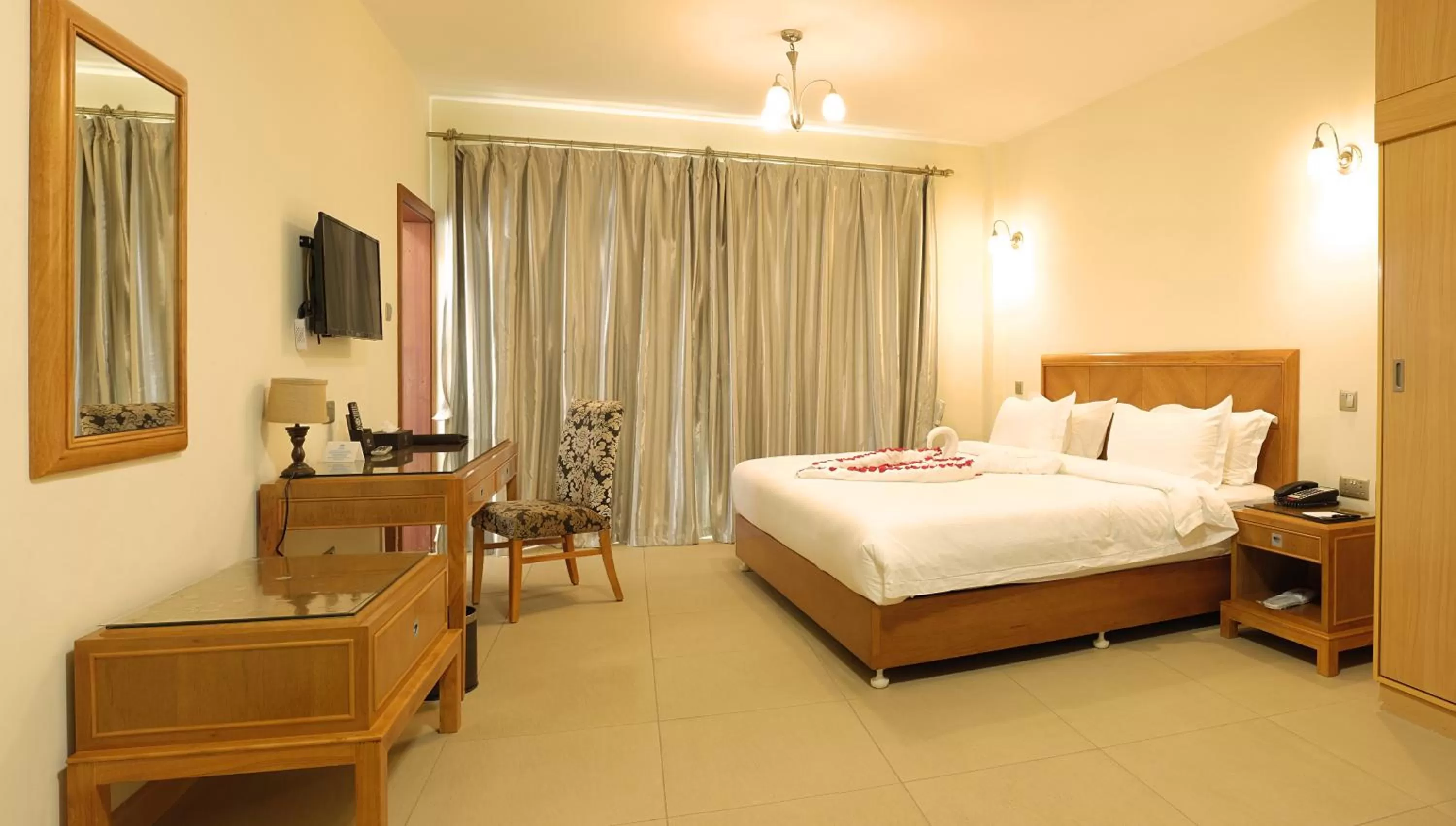 Photo of the whole room, Bed in Lotos Inn & Suites, Nairobi