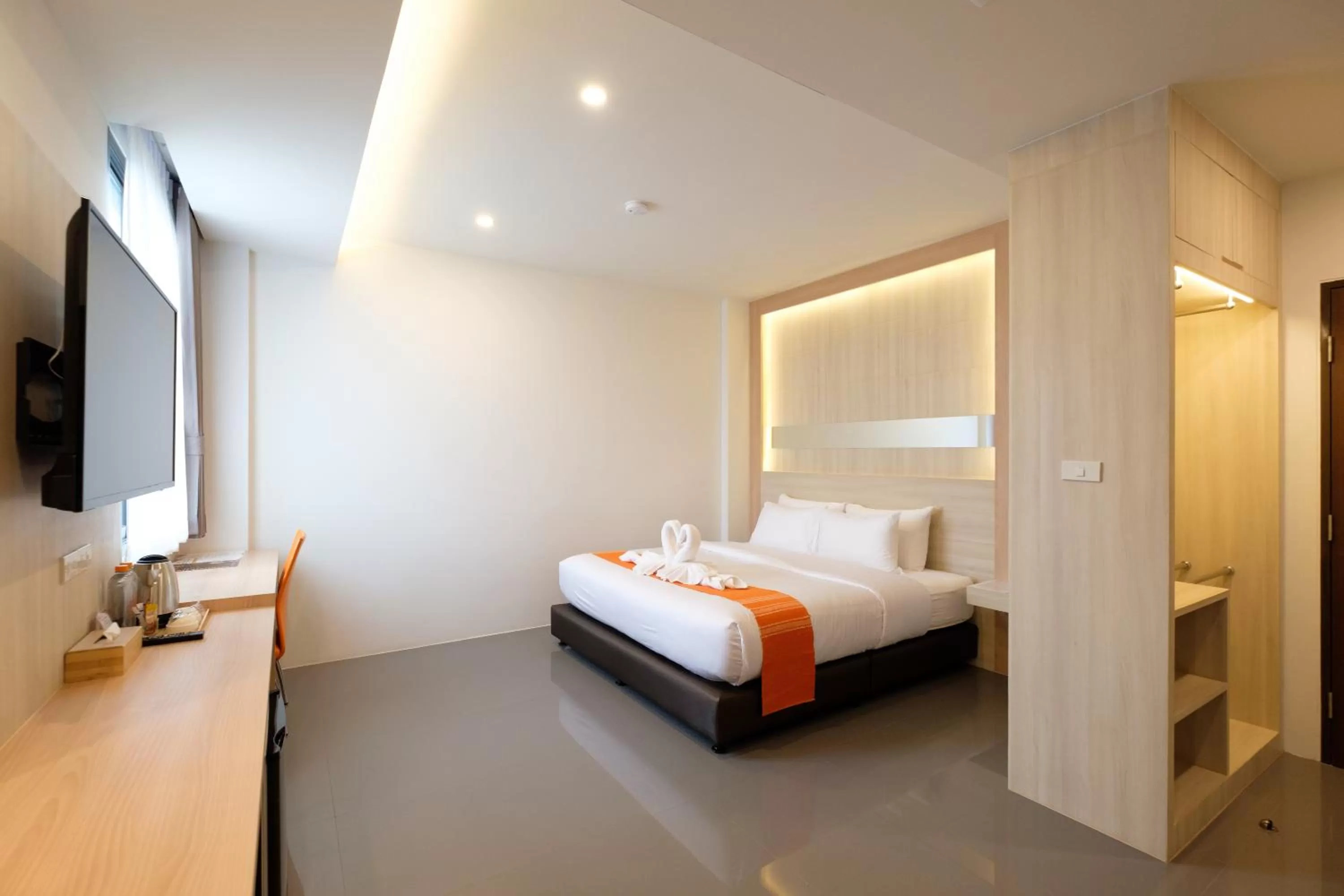 towels, Bed in Monte Maesot hotel