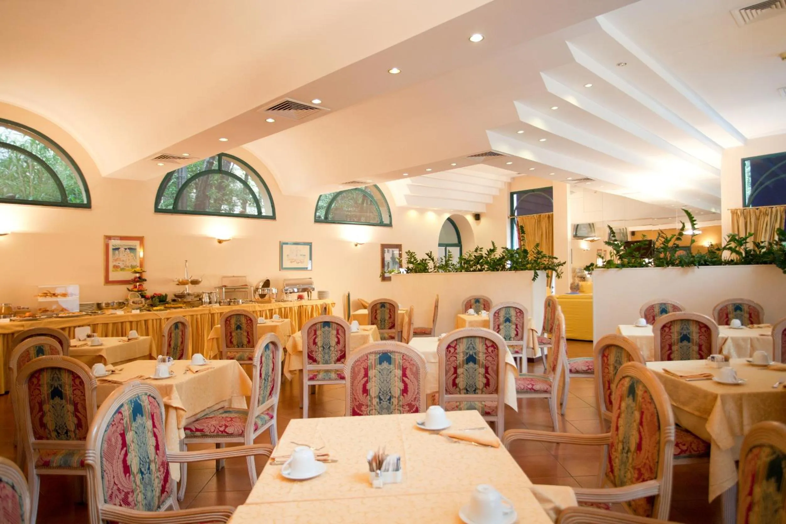 Restaurant/places to eat in Aldrovandi Residence City Suites