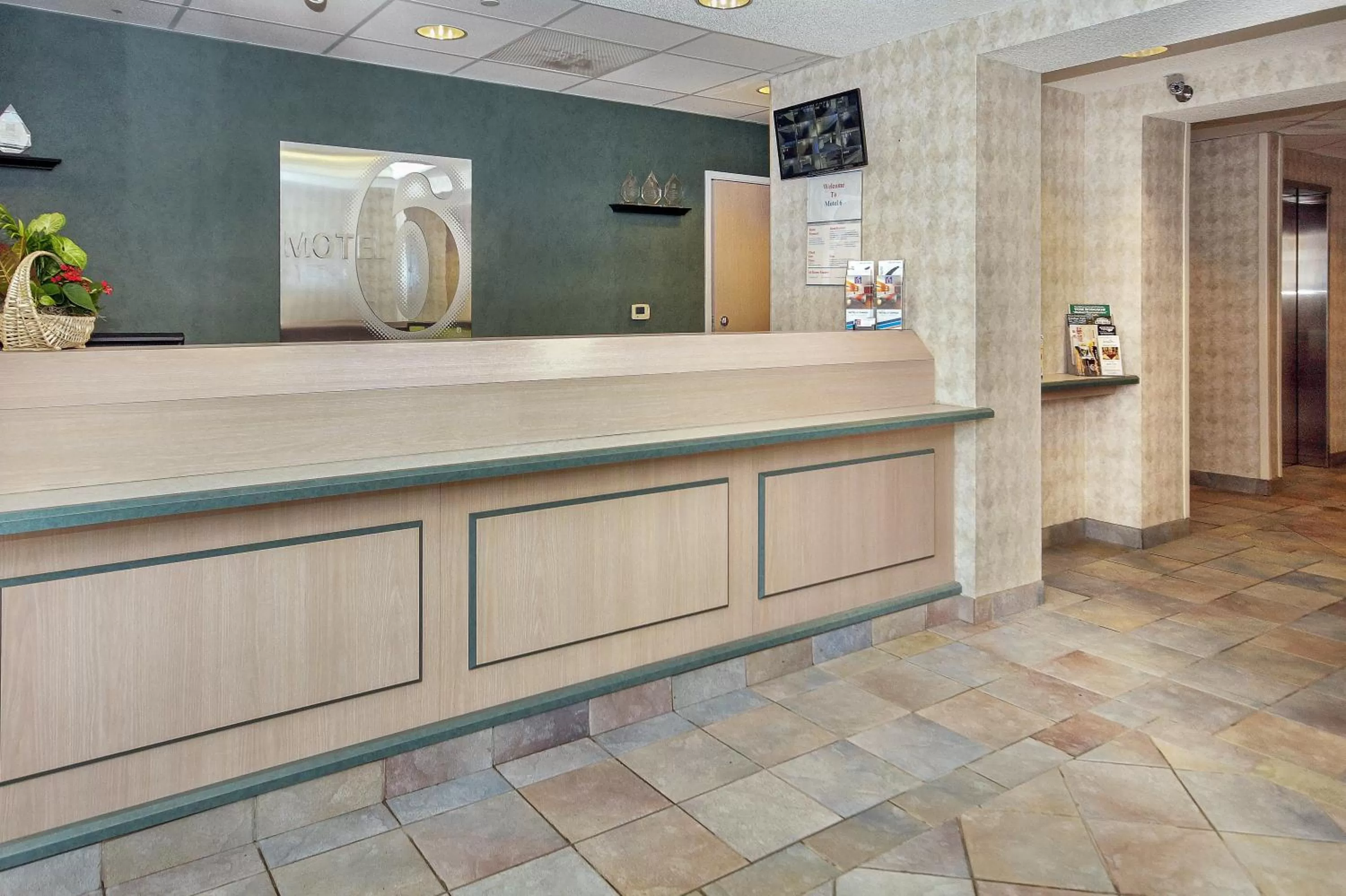 Lobby or reception in Motel 6-Peterborough, ON