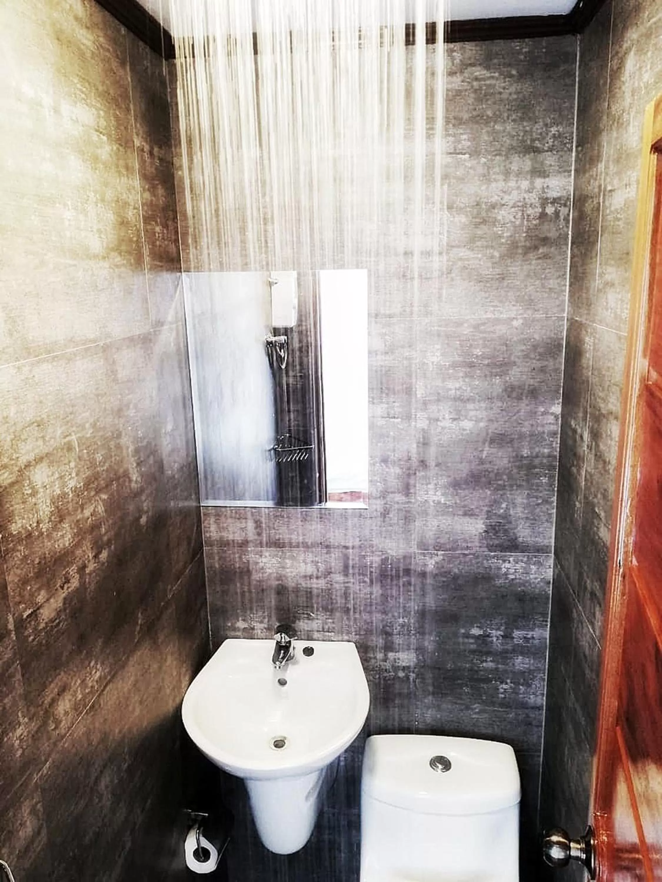 Shower in Marina 4Rooms