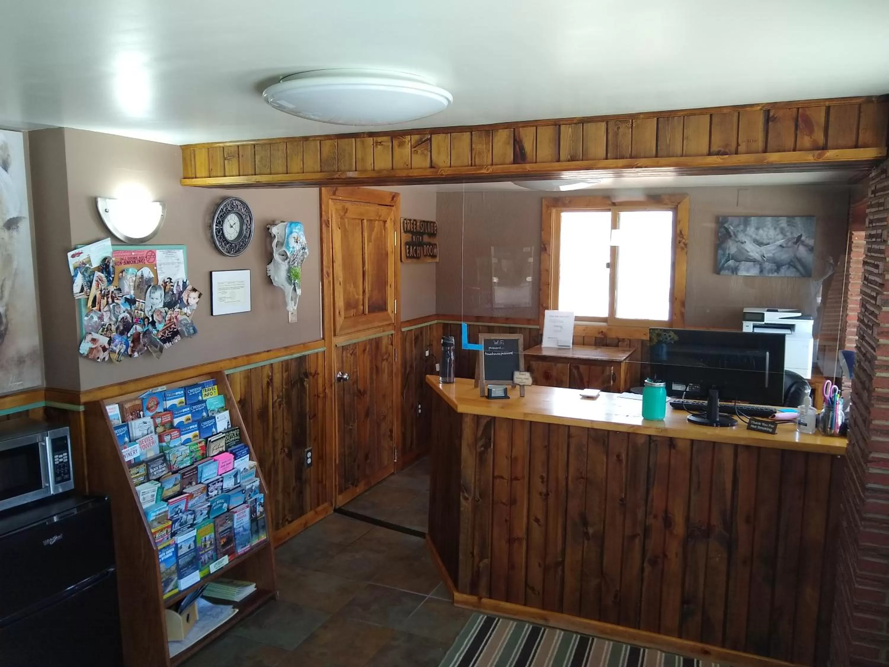 Lobby or reception in Townhouse Motel