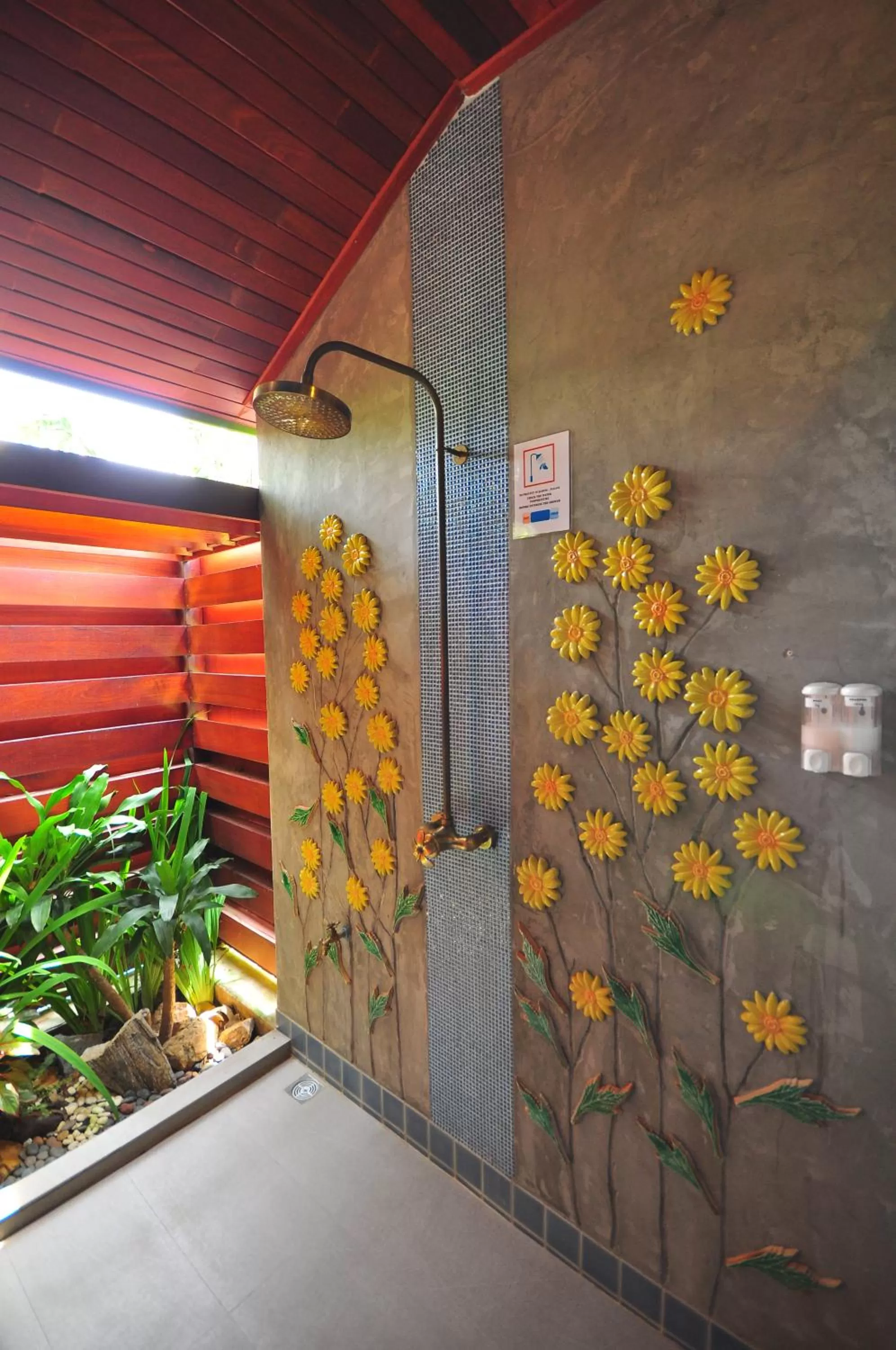 Shower in Maikaew Damnoen Resort