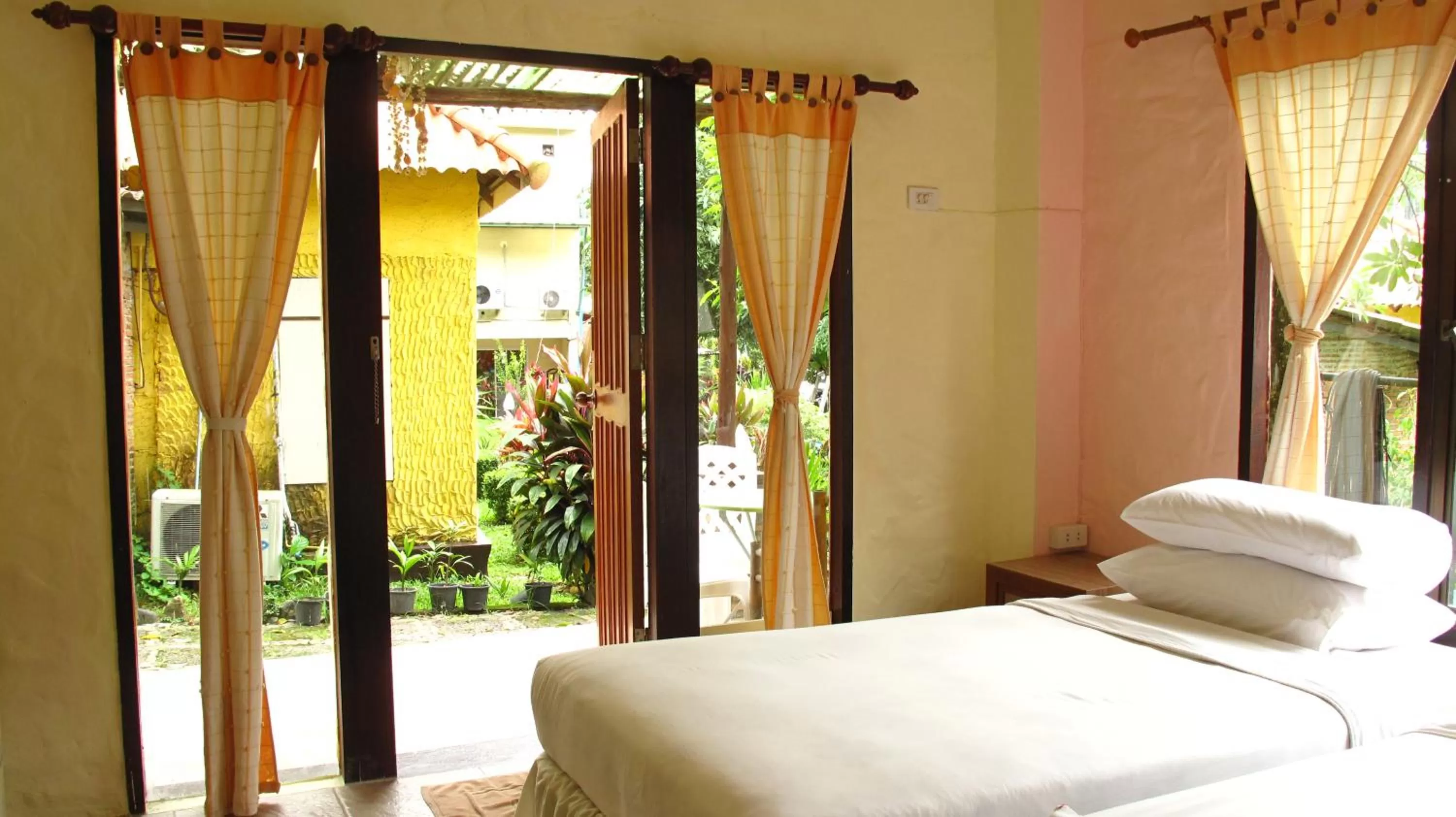 Photo of the whole room, Bed in Sea-Sun Bungalow & Resort