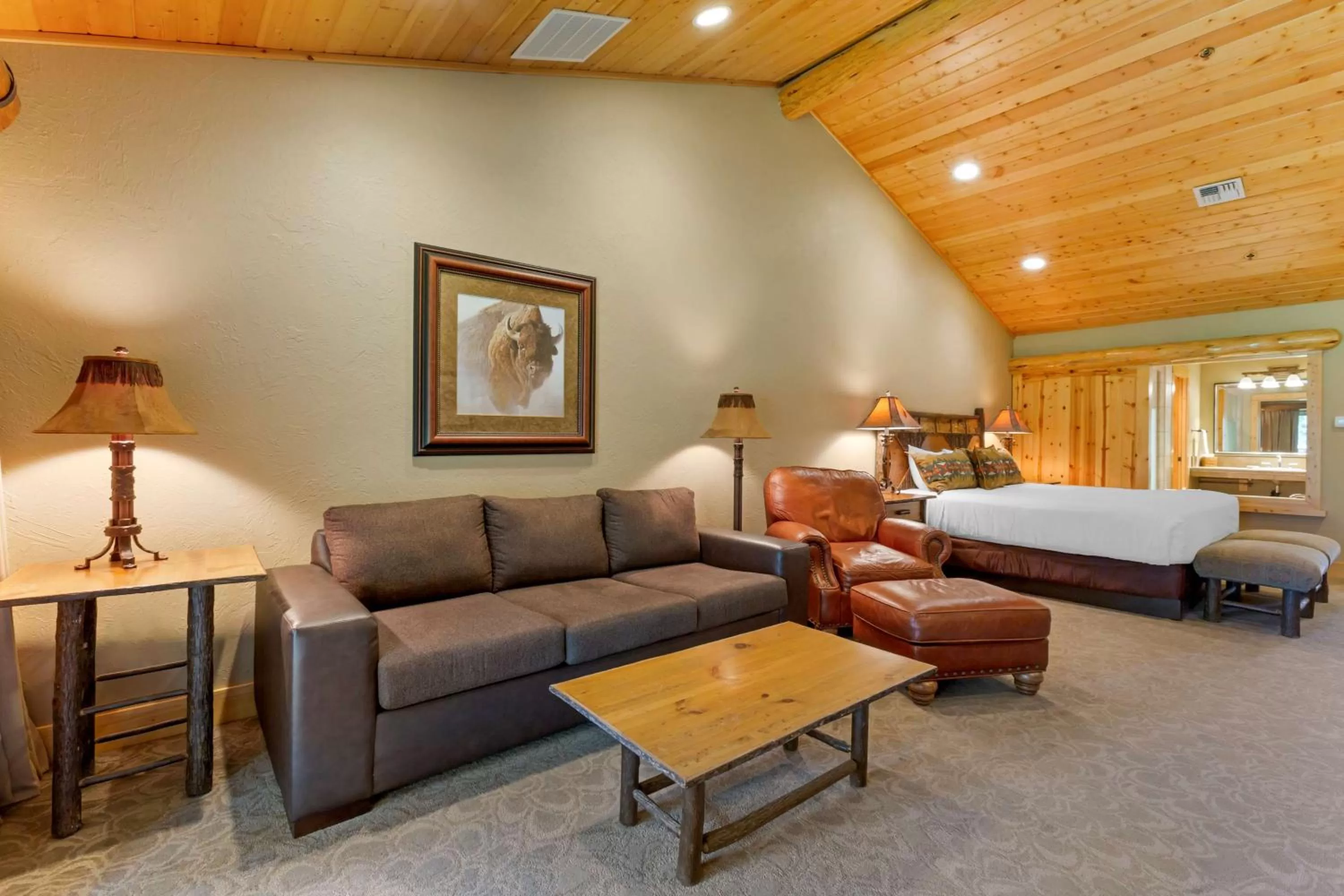 King Suite with Spa Bath - Non-Pet Friendly in Best Western Ponderosa Lodge