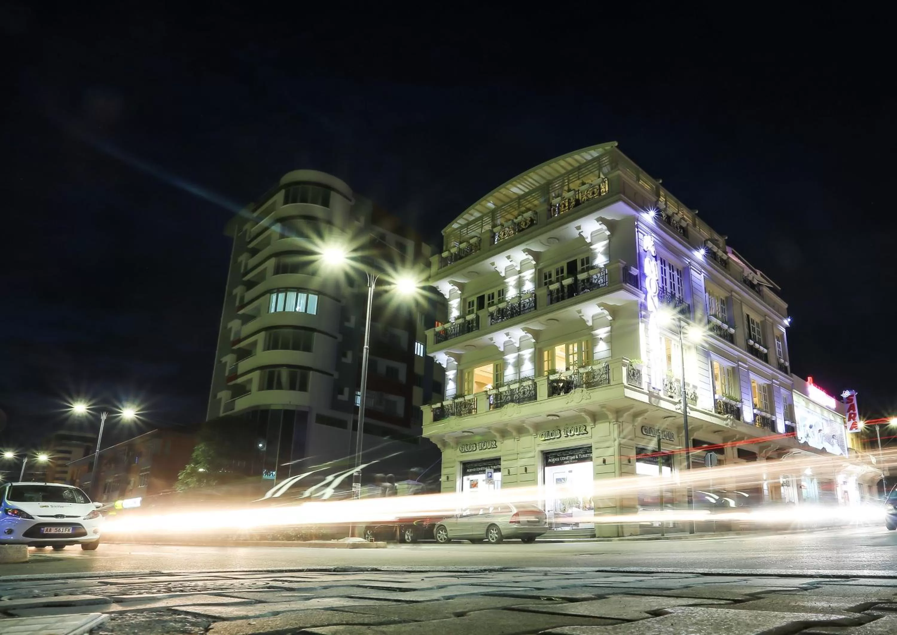 Facade/entrance in Hotel Monarch