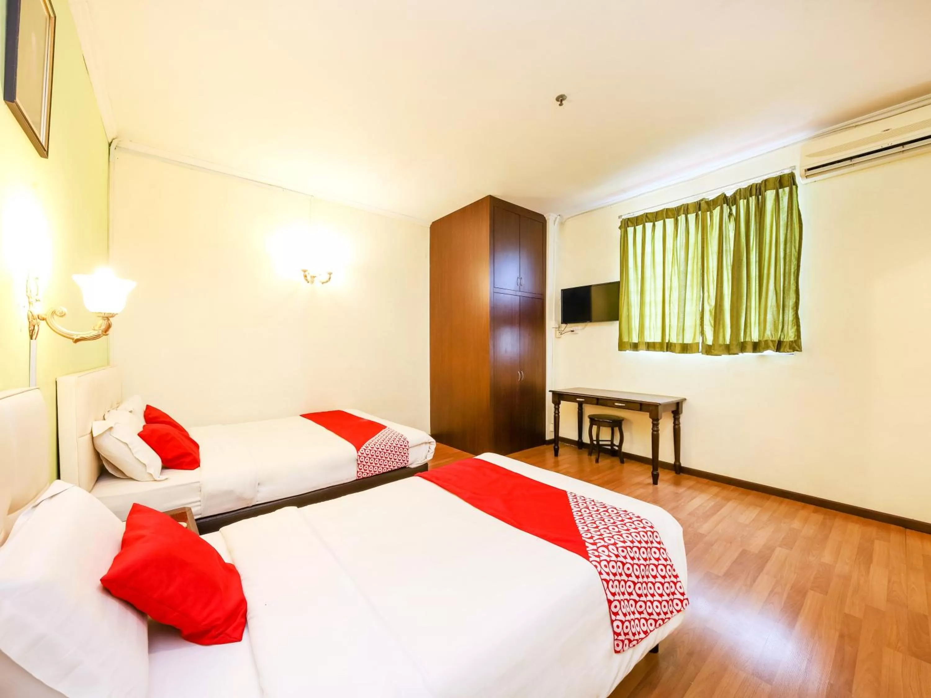 TV and multimedia, Bed in Grand Supreme Hotel