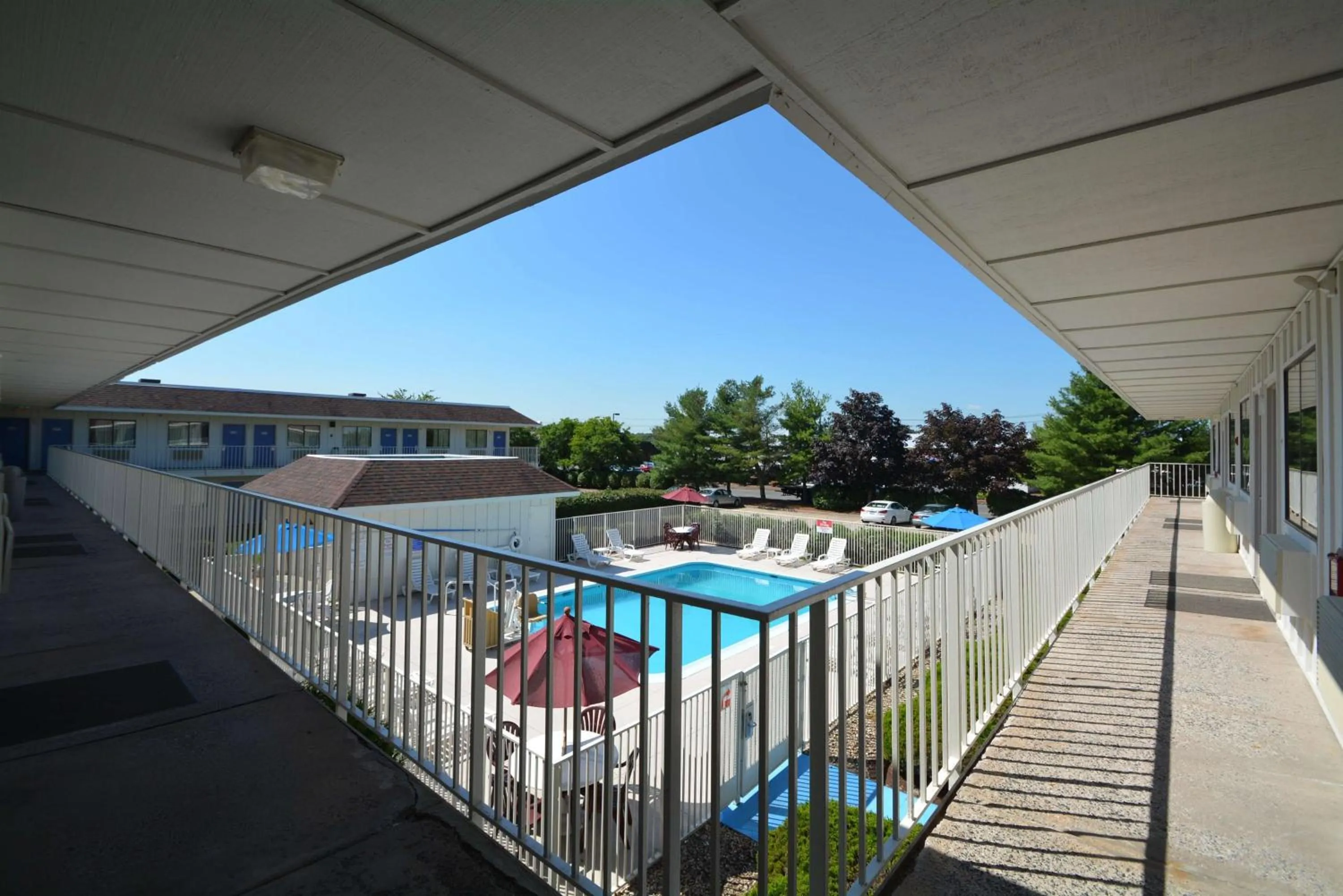 Garden in Motel 6-Windsor Locks, CT - Hartford
