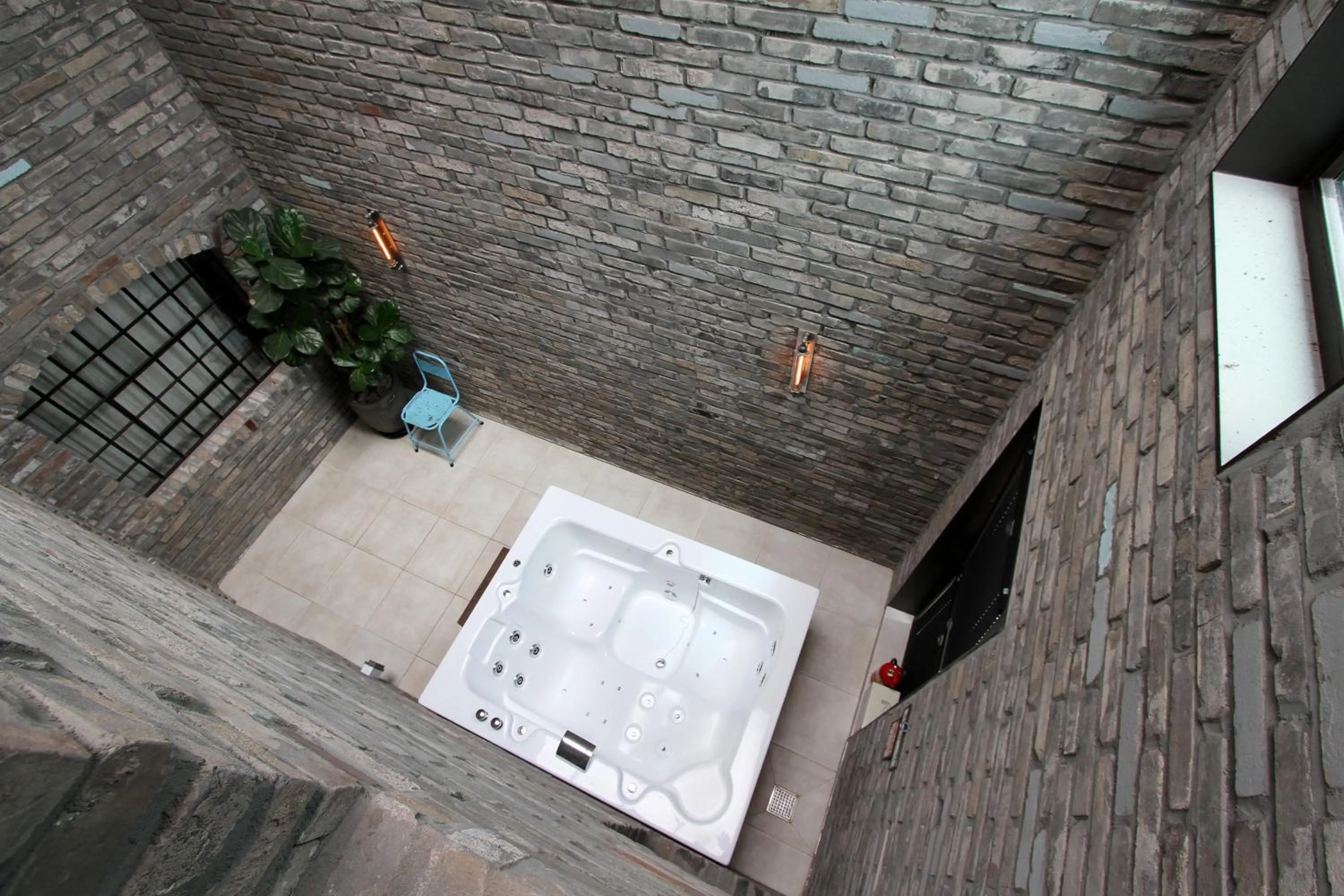 Hot Tub in Boutique Hotel Loft