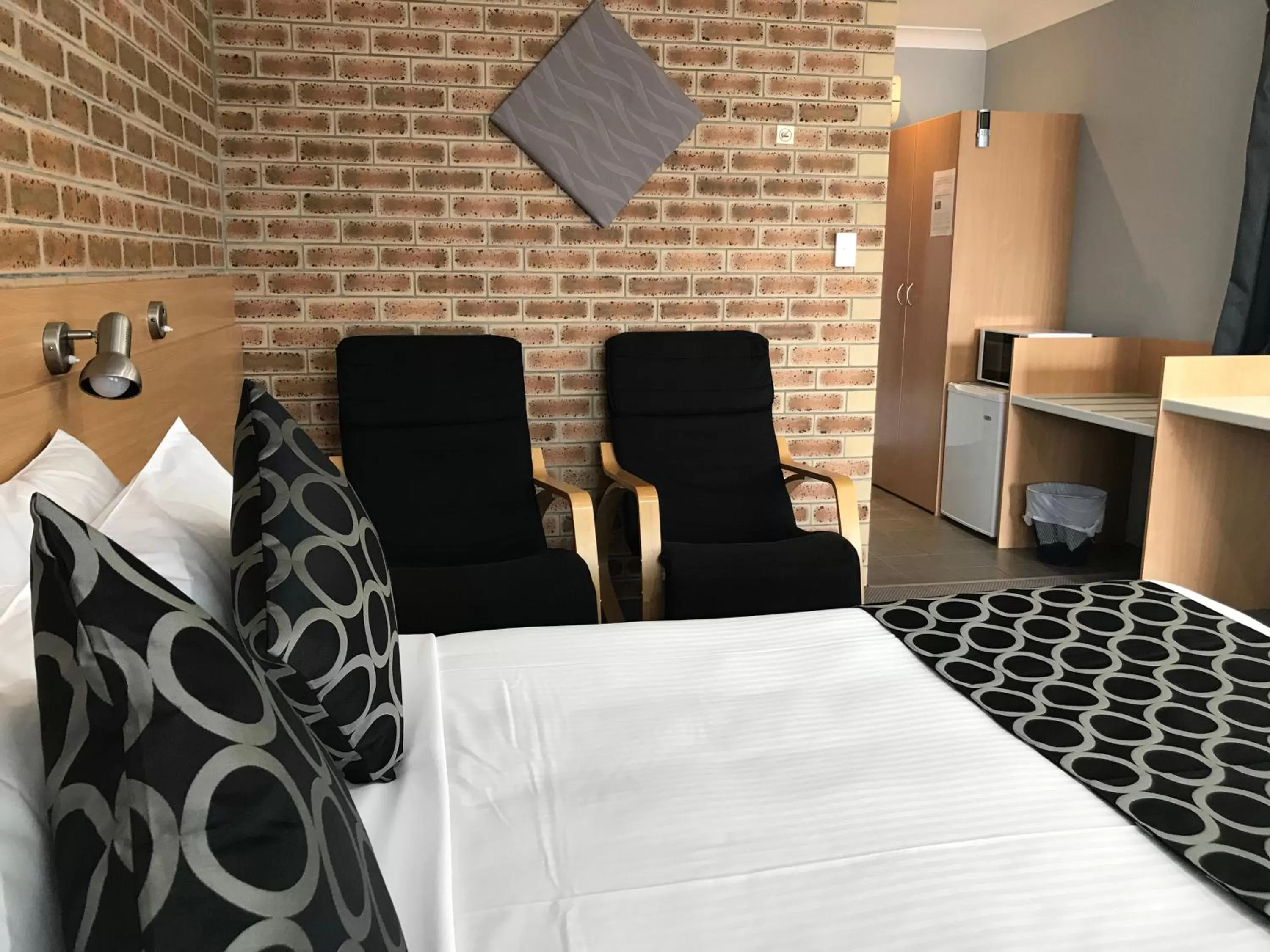 Bed in Jumbuck Motor Inn