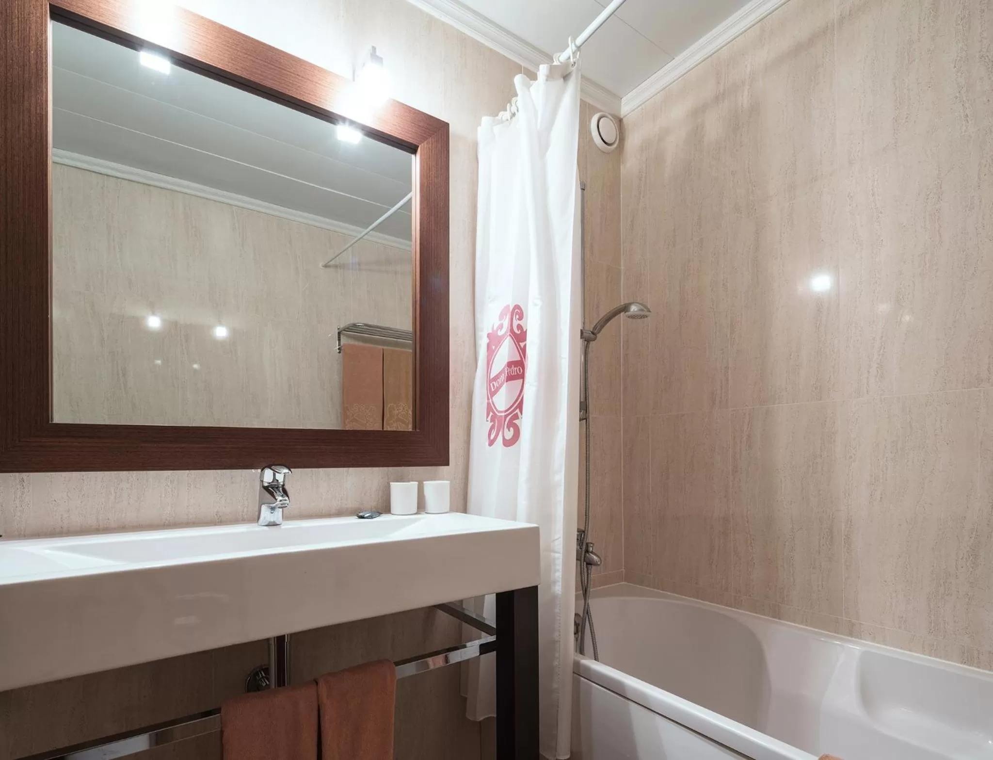 Shower in Dom Pedro Garajau